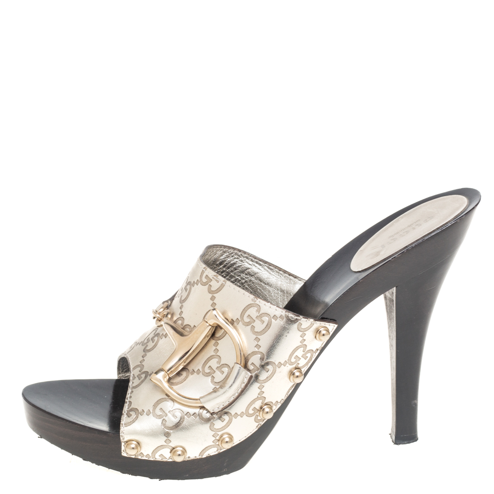 

Gucci Gold Guccissima Leather Icon Bit Clog Sandals Size