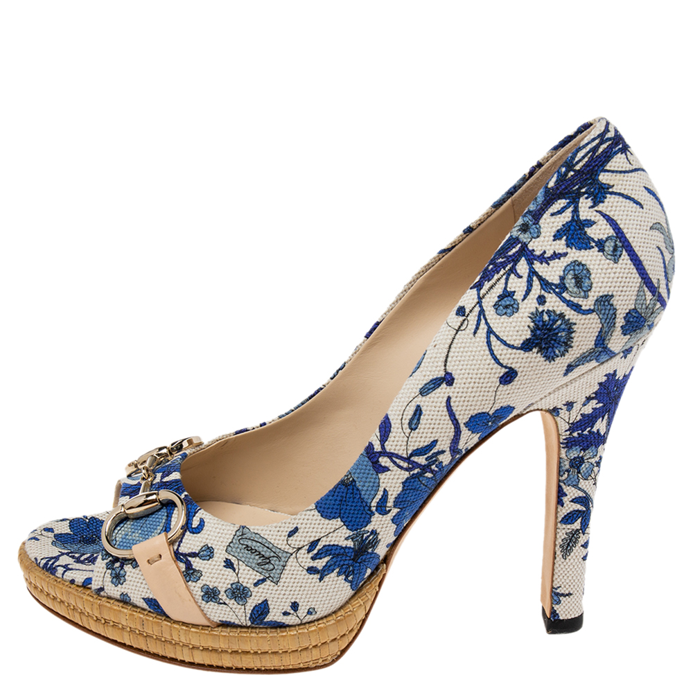 

Gucci White/Blue Floral Print Canvas Horsebit Peep Toe Pumps Size