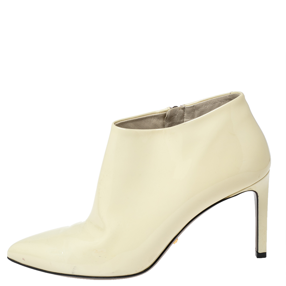 

Gucci Cream Patent Leather Pointed Toe Ankle Boots Size