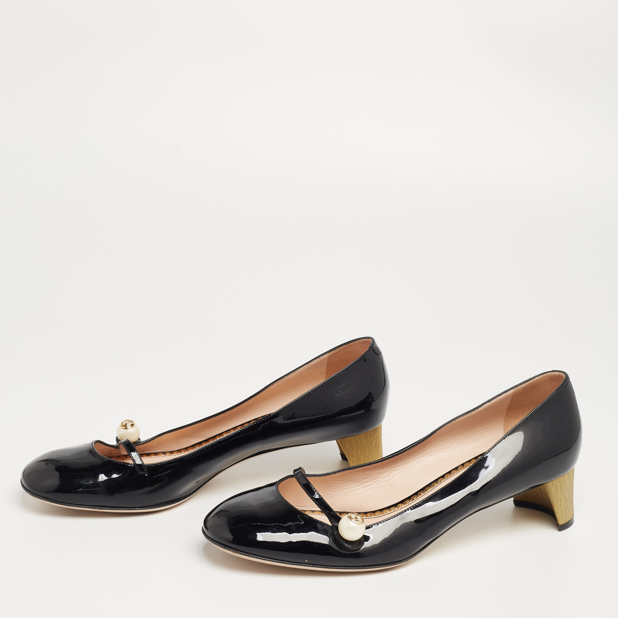 

Gucci Black Patent Leather Arille Pearl Pumps Size