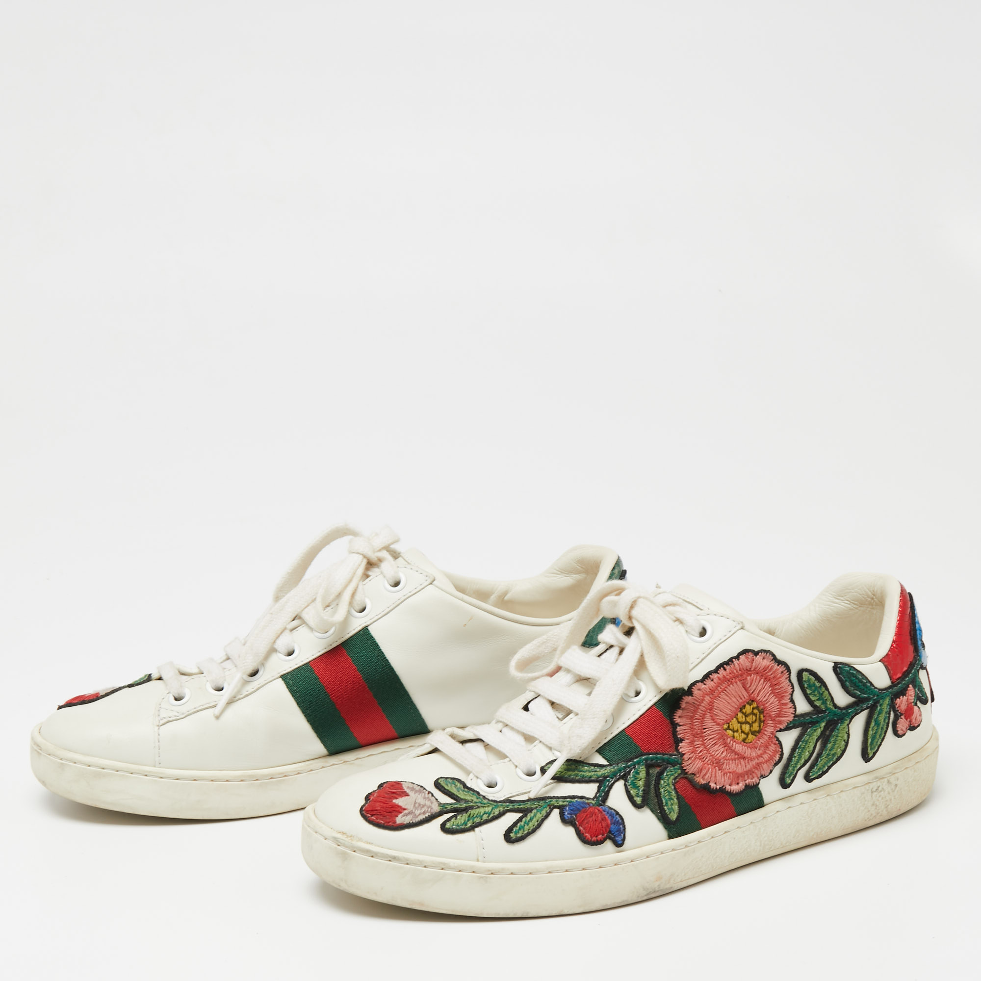 

Gucci White Floral Embroidered Leather Ace Low Top Sneakers Size