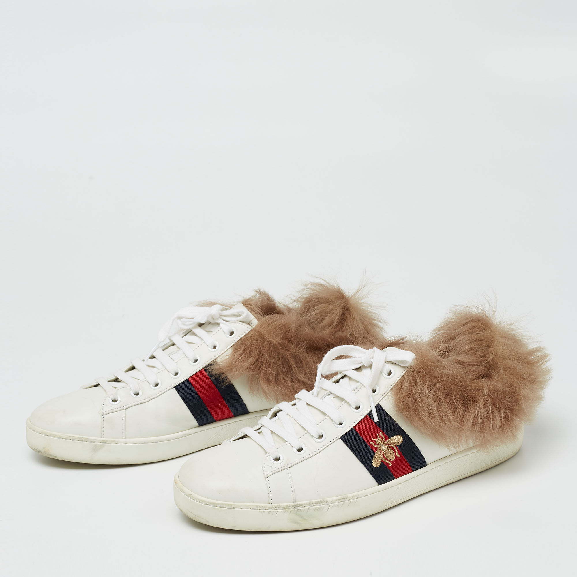 

Gucci White Leather and Fur Ace Embroidered Bee Low Top Sneakers Size