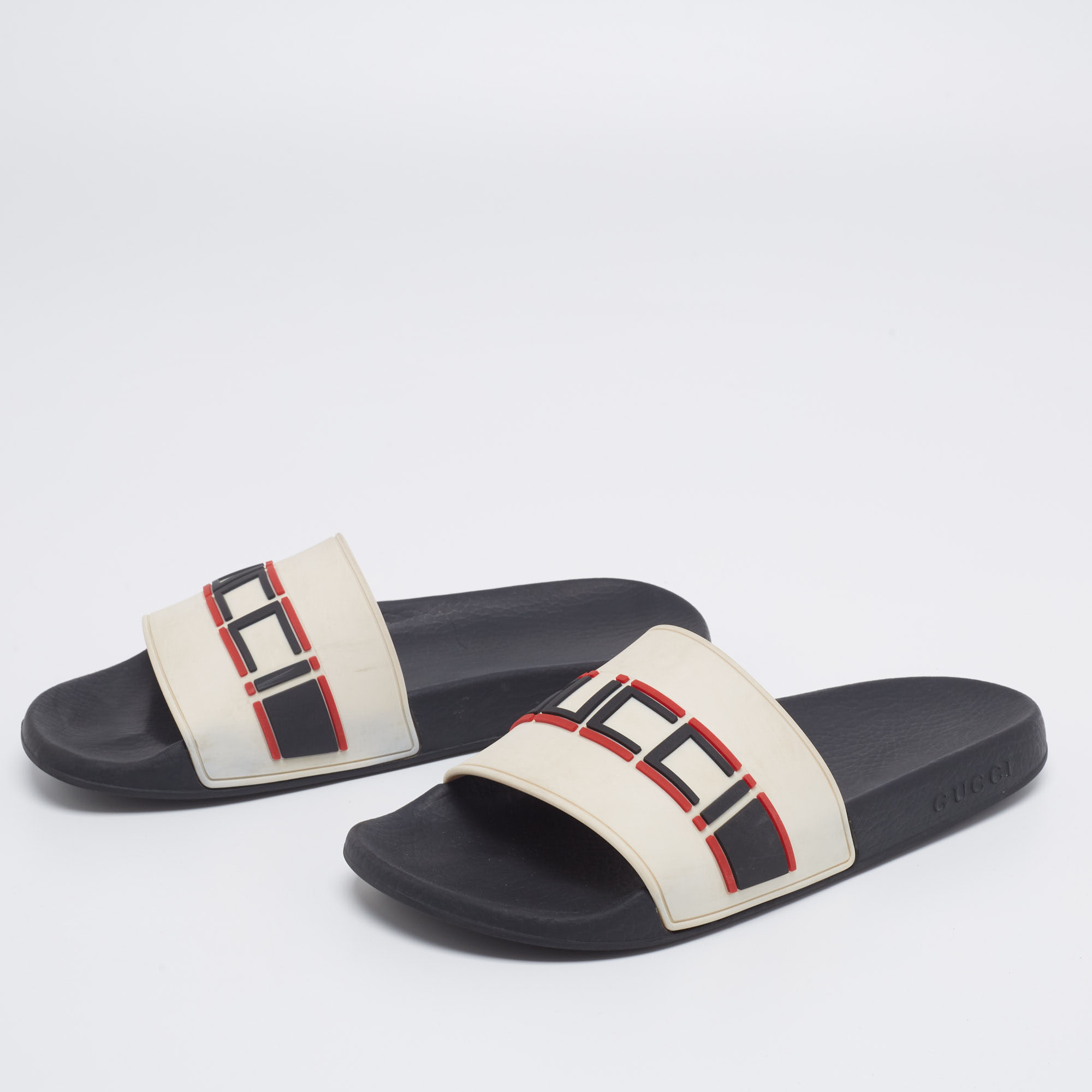 

Gucci Off-White Rubber Logo Pool Slides Size