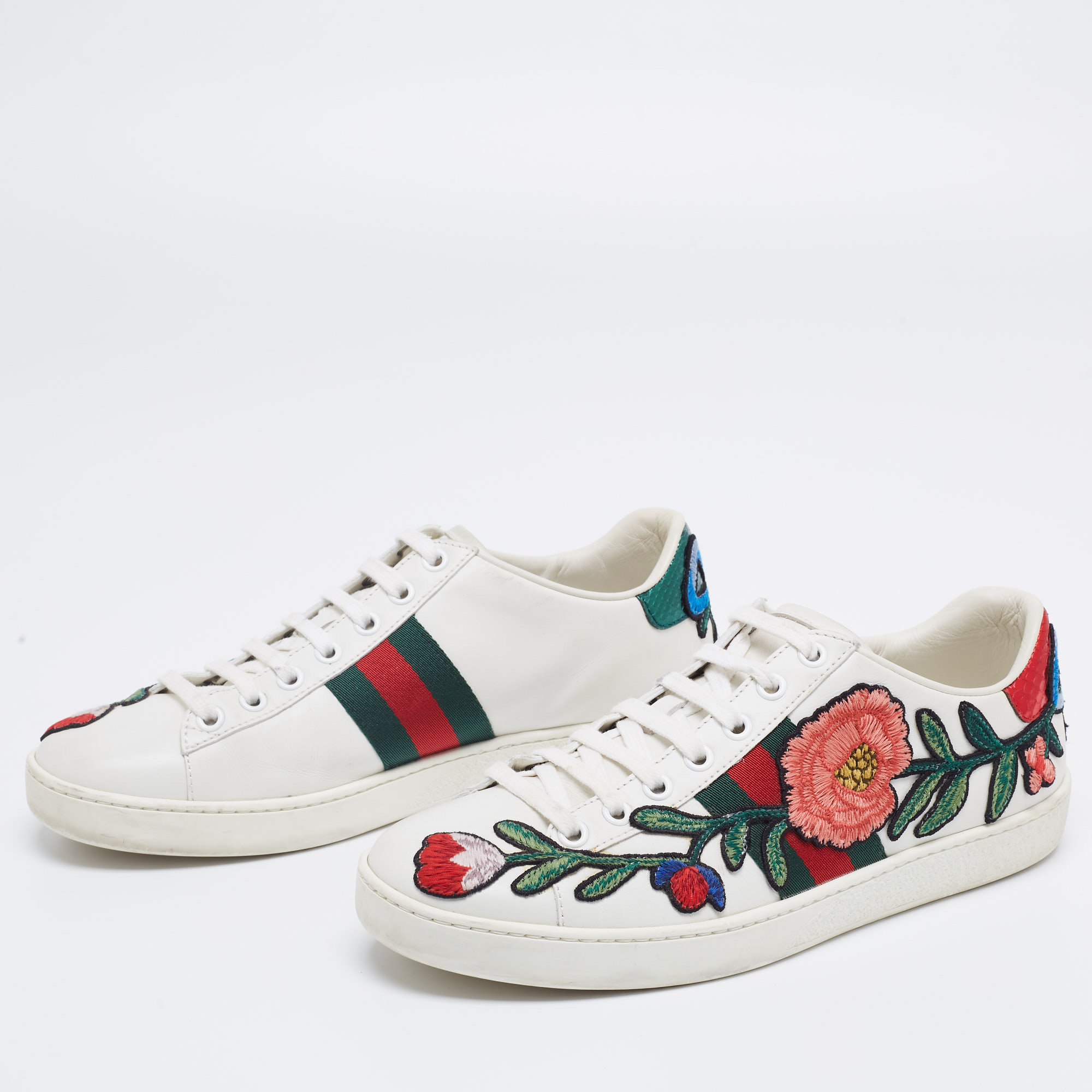 

Gucci White Floral Embroidered Leather Ace Low Top Sneakers Size