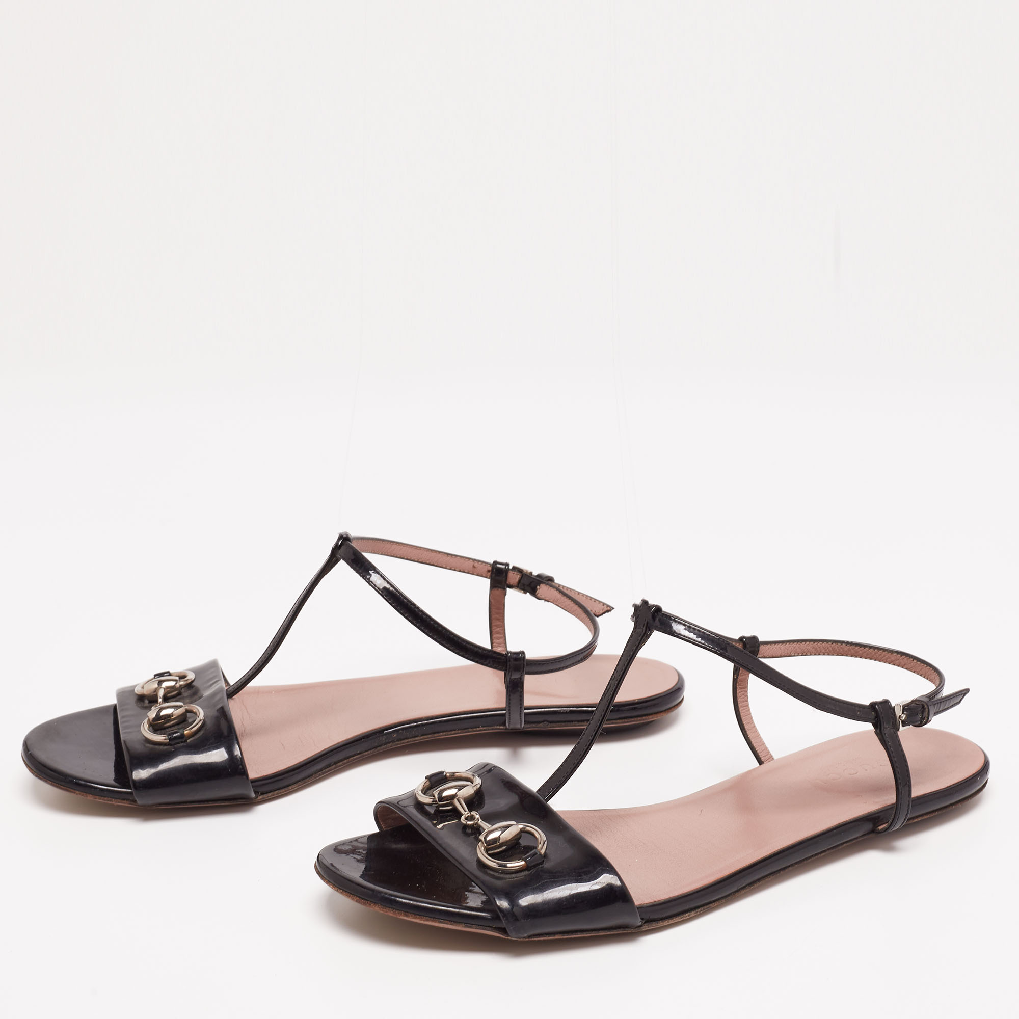 

Gucci Black Patent Leather Horsebit T-Strap Flat Sandals Size