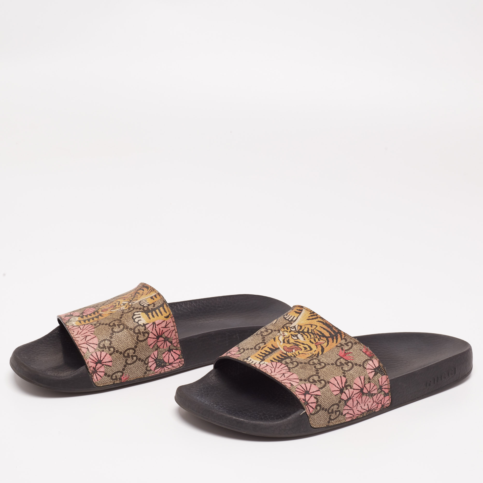 

Gucci Mulitcolor Tiger Print GG Supreme Canvas Slide Flat Sandals Size, Multicolor