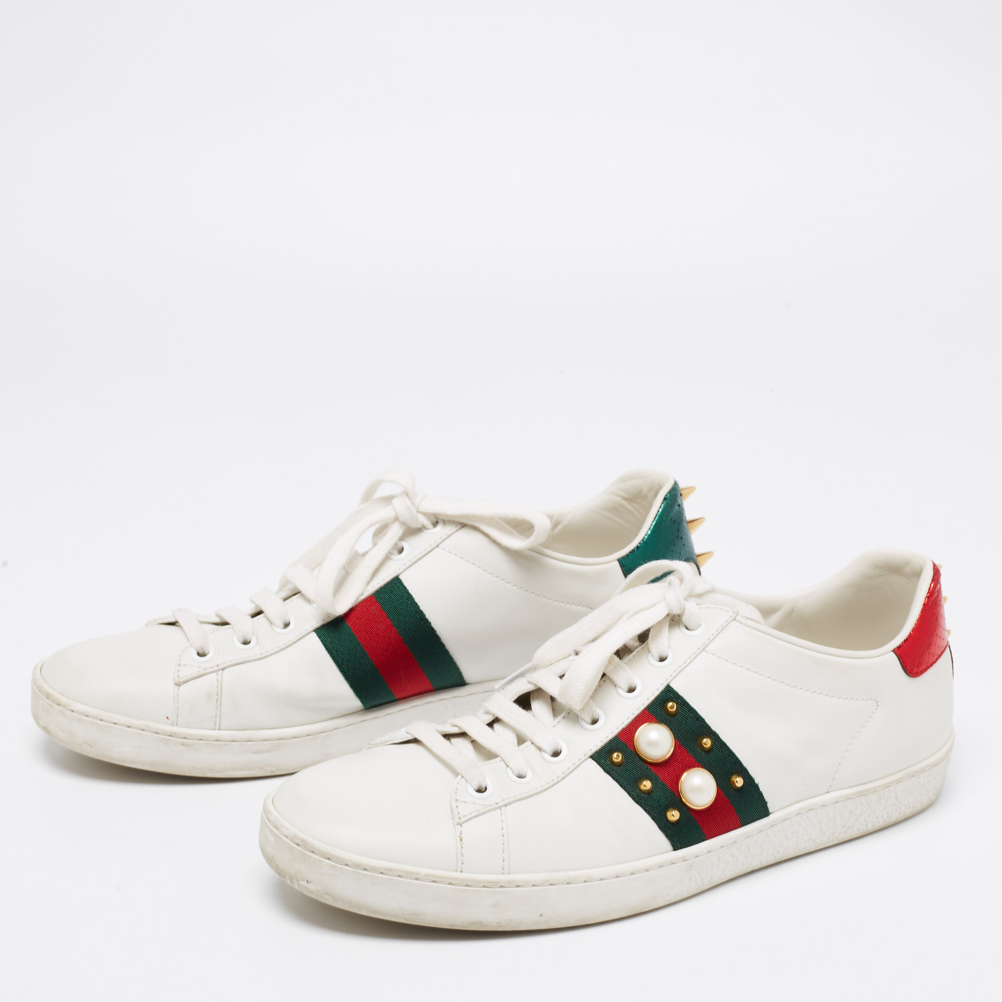 

Gucci White Leather Studded Ace Low Top Sneakers Size