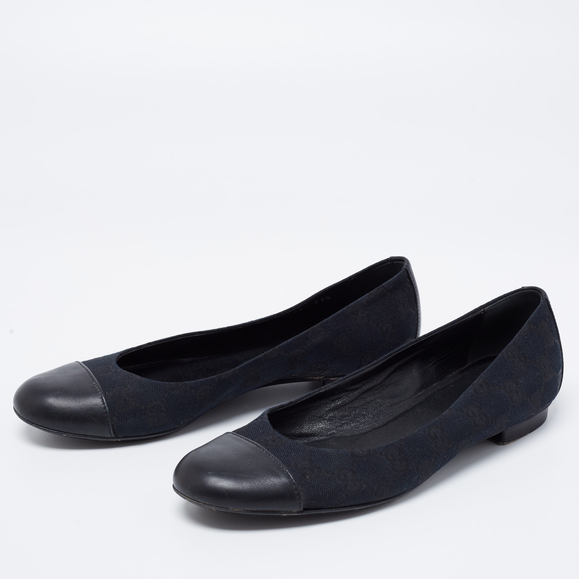

Gucci Blue/Black Canvas And Leather Cap Toe Flats Size