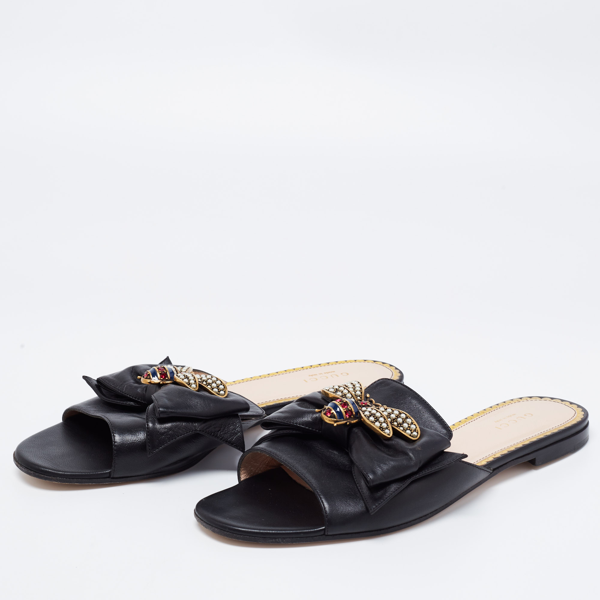 

Gucci Black Leather Bee-Embellished Flat Sandals Size