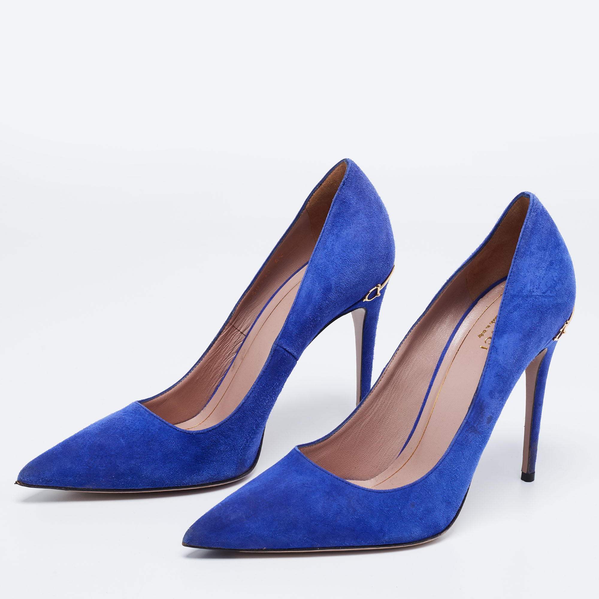 

Gucci Blue Suede Pointed Toe Pumps Size