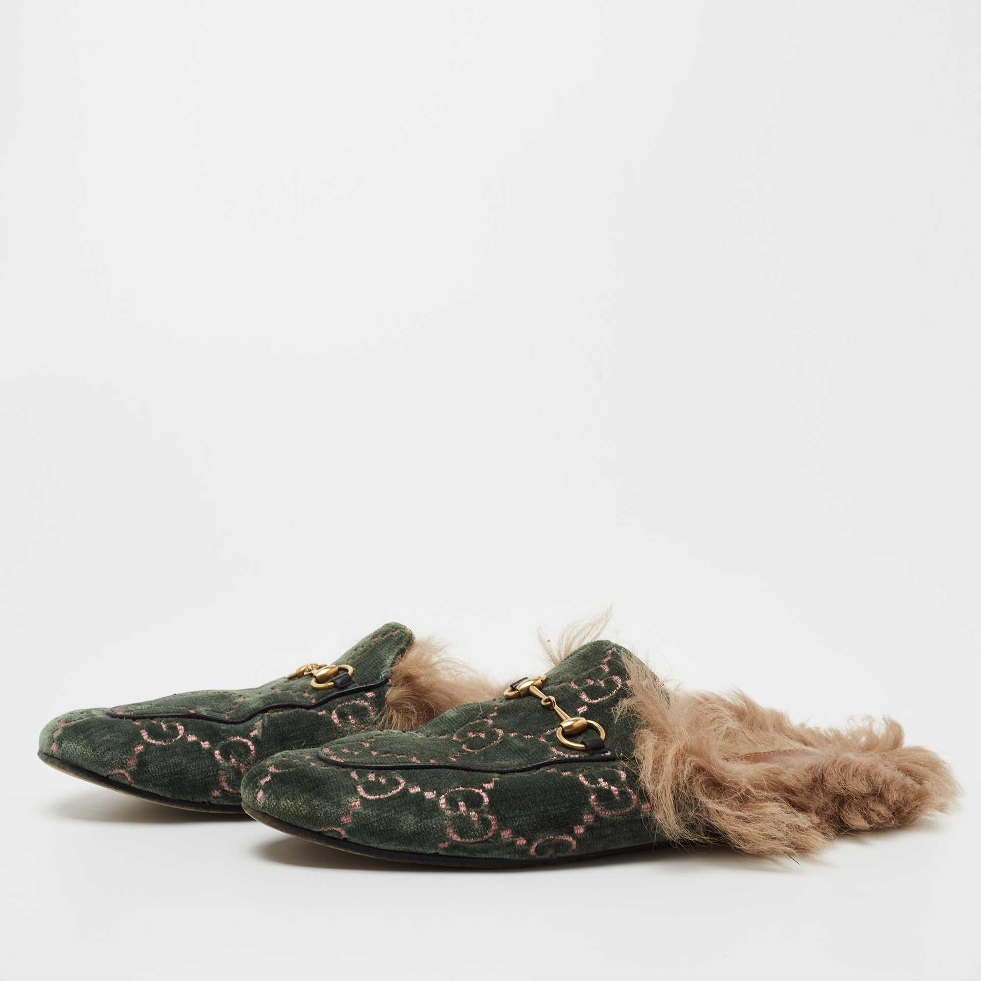 

Gucci Green Velvet and Fur CC Princetown Mules Size