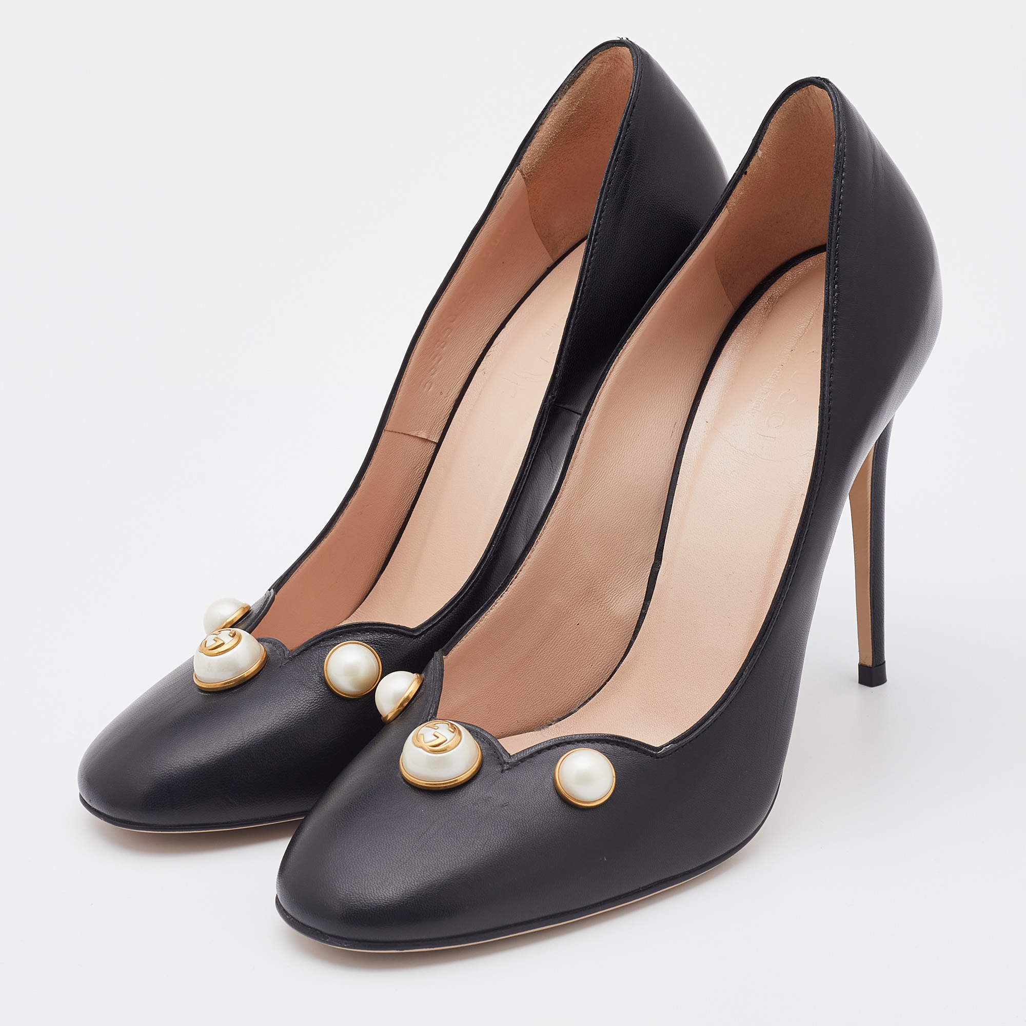 

Gucci Black Leather Pearl Embellished Pumps Size