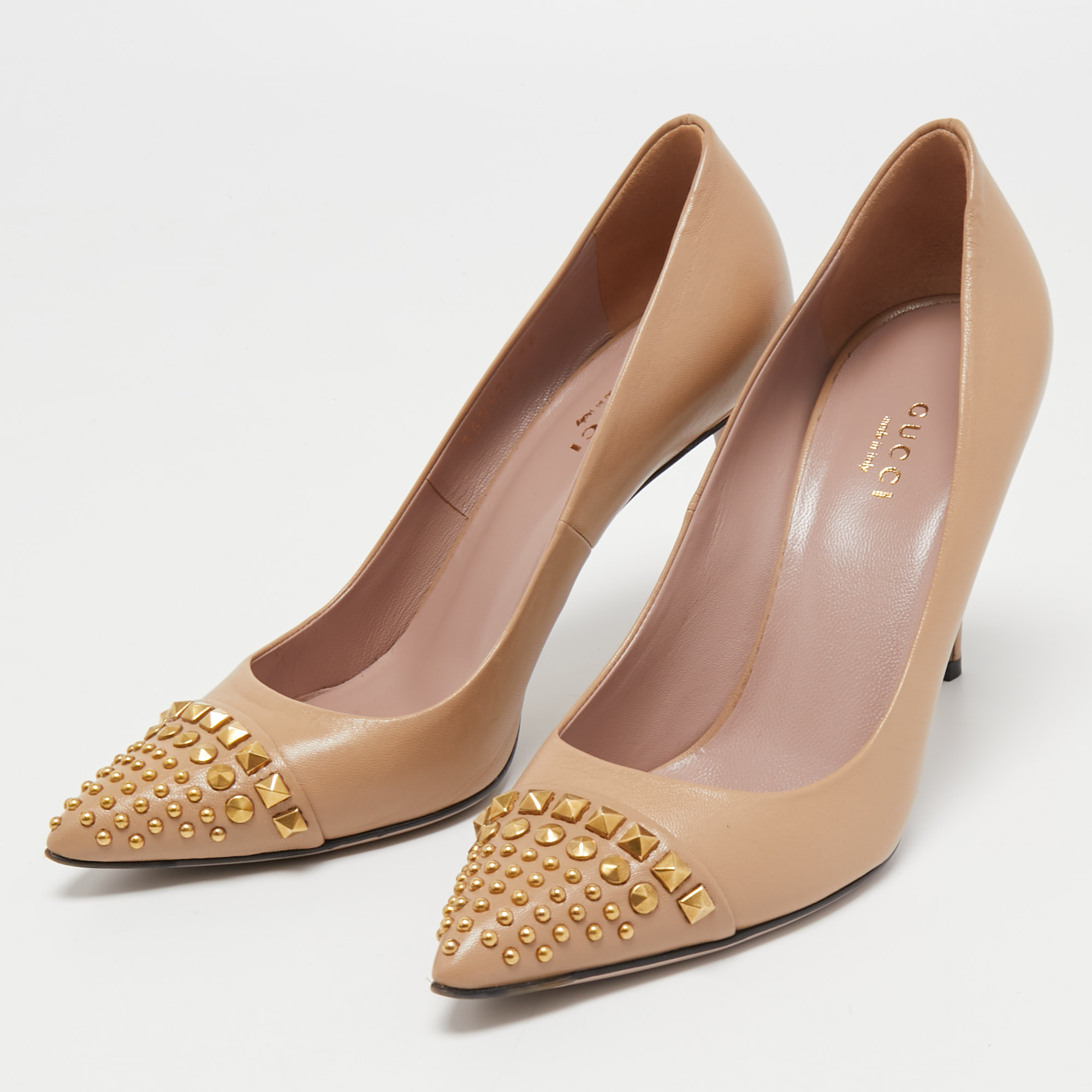 

Gucci Beige Leather Studded Coline Pumps Size