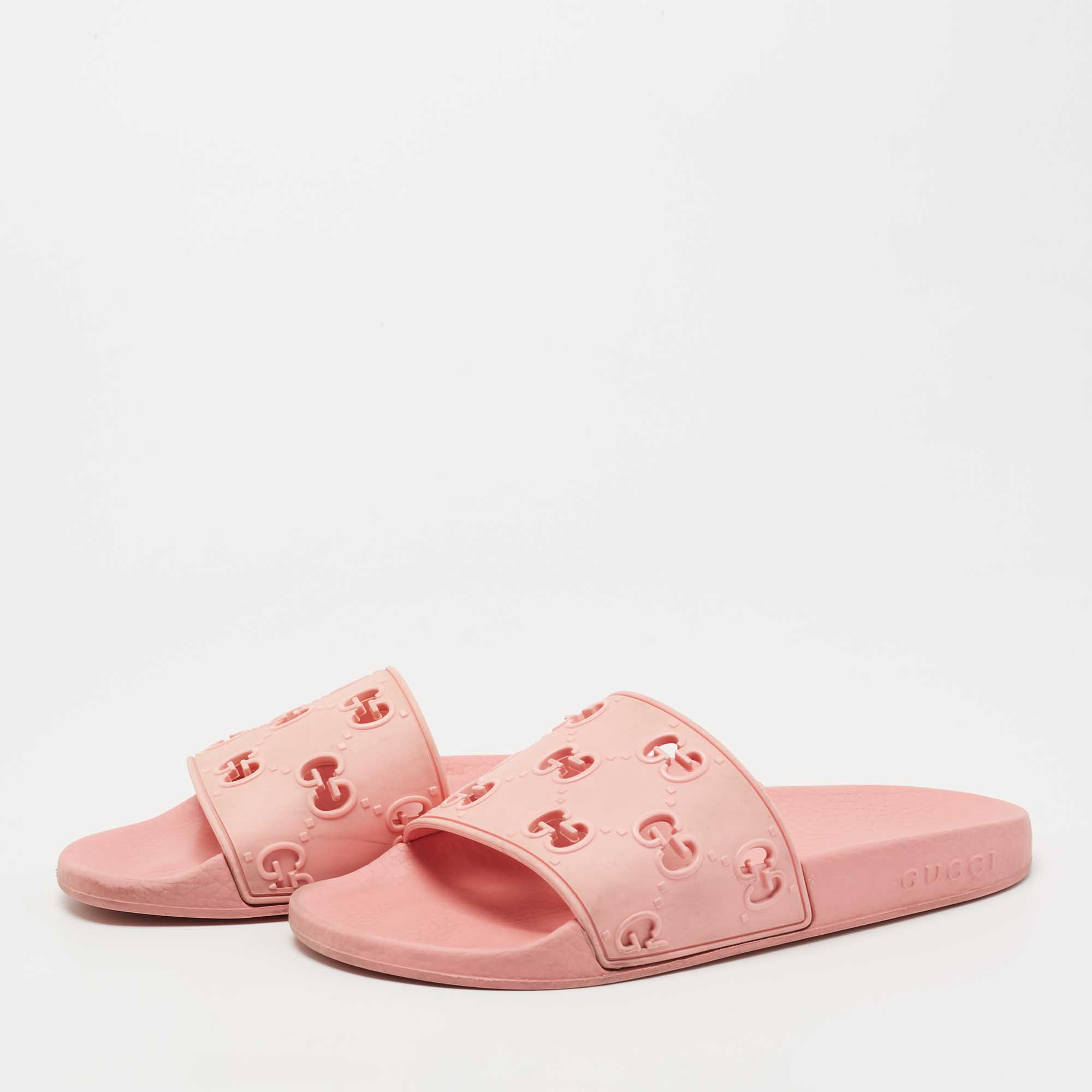 

Gucci Pink Rubber GG Slides Size