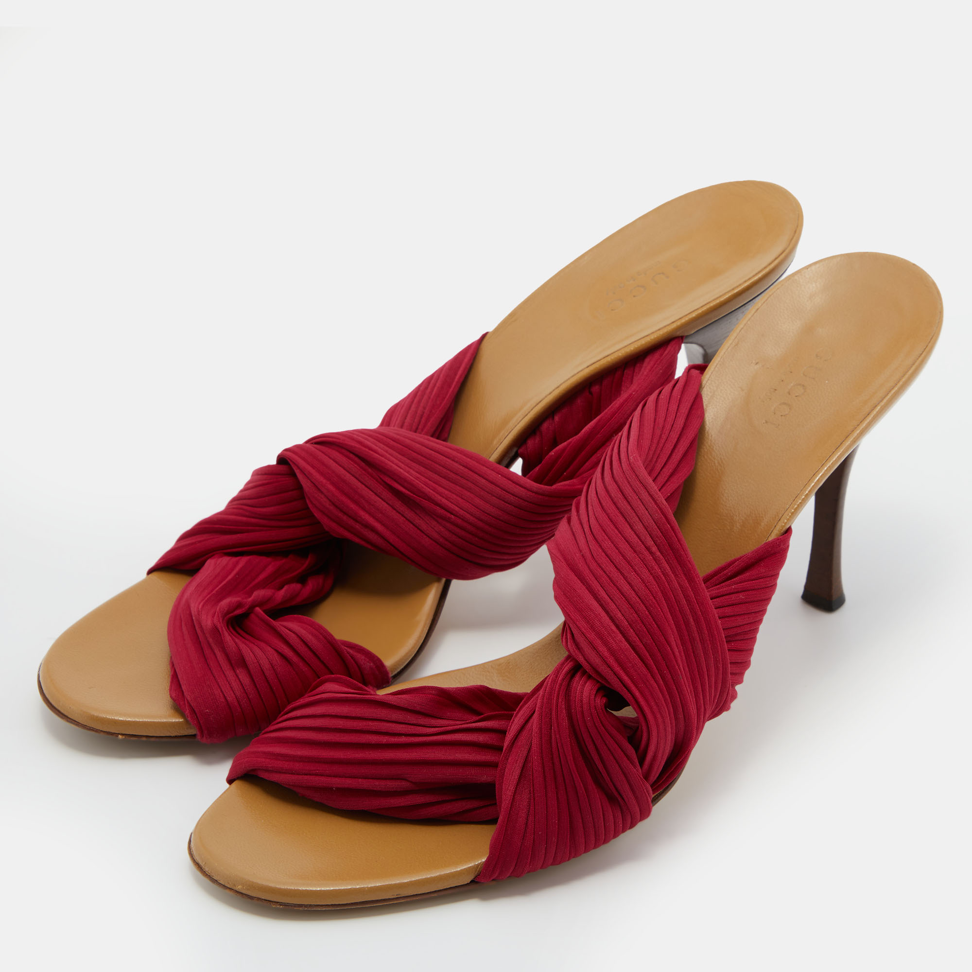 

Gucci Red Pleated Fabric Slide Sandals Size