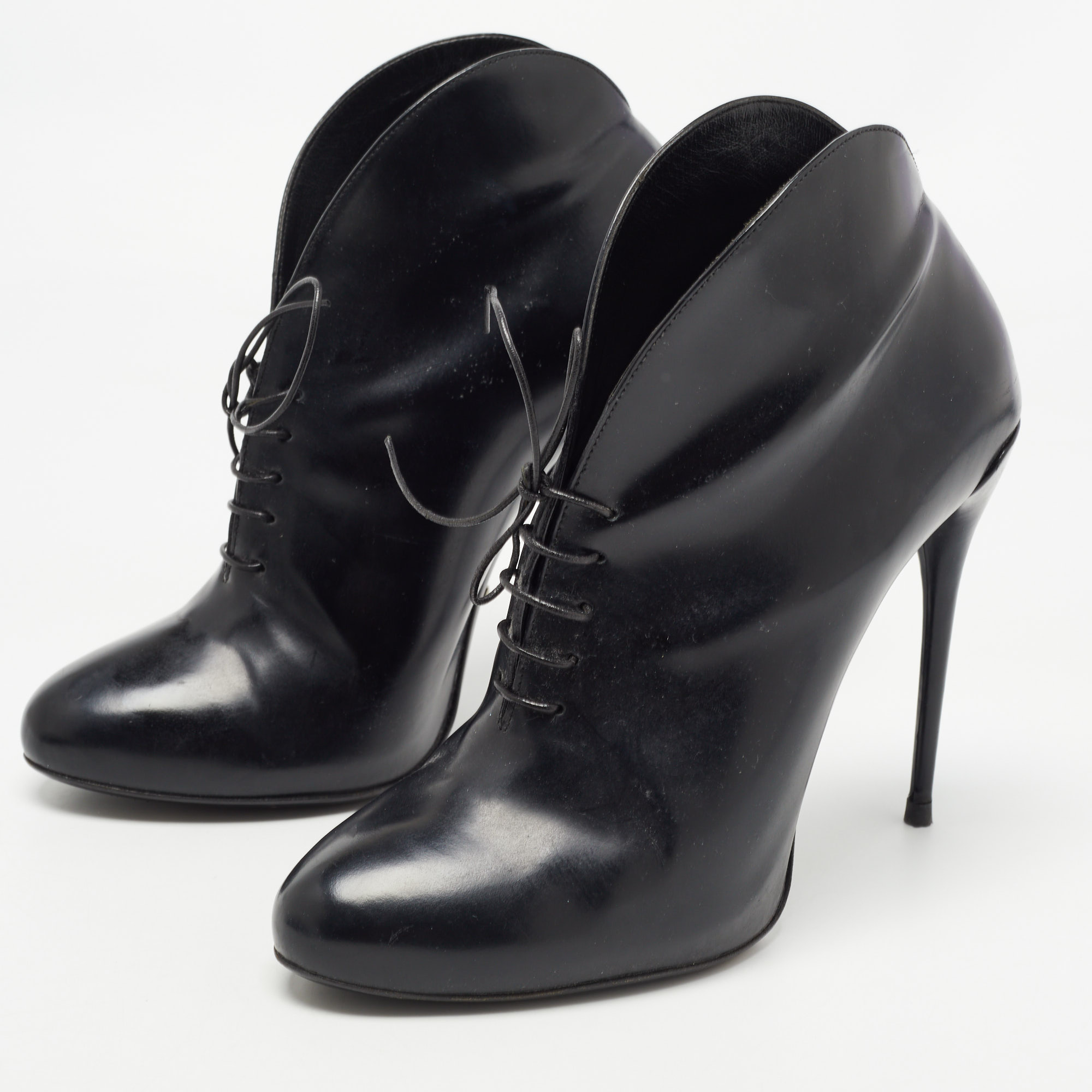 

Gucci Black Leather Kim Ankle Boots Size