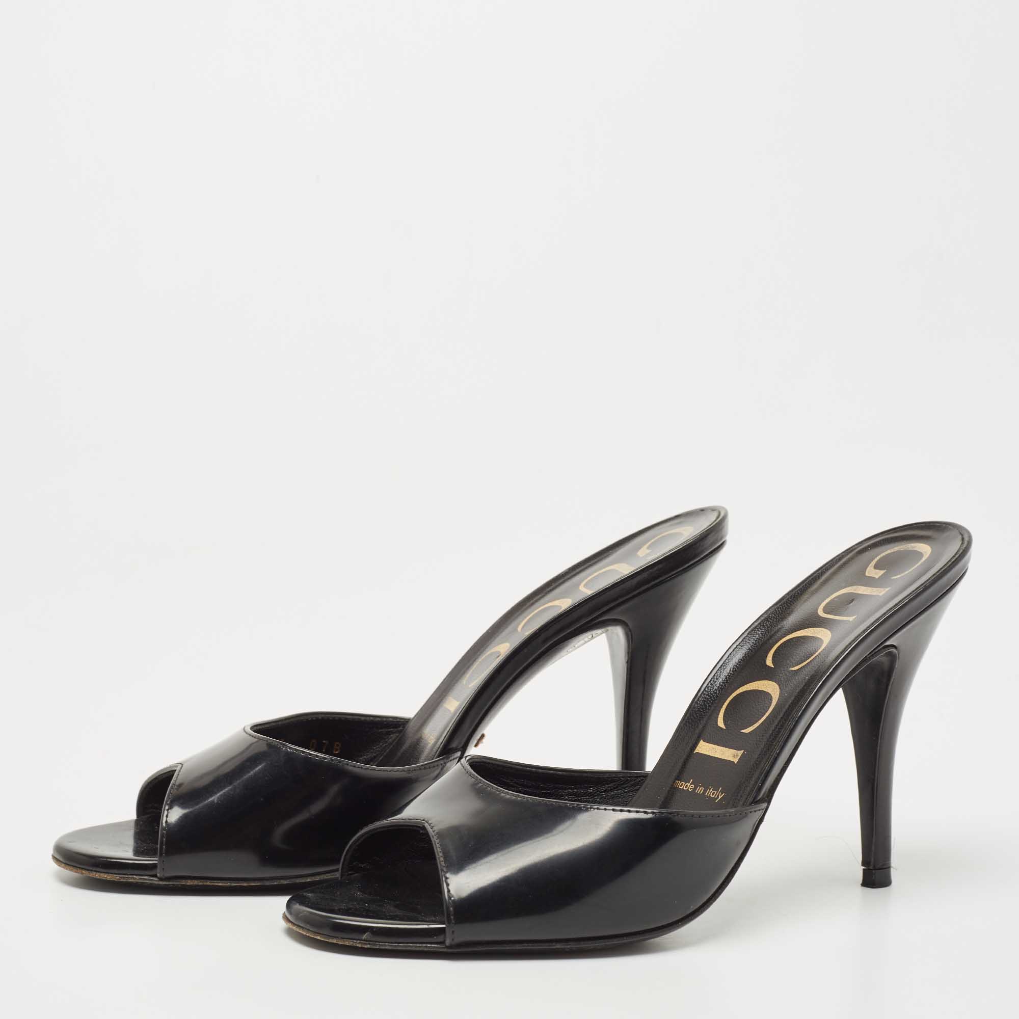 

Gucci Black Patent Leather Slide Sandals Size