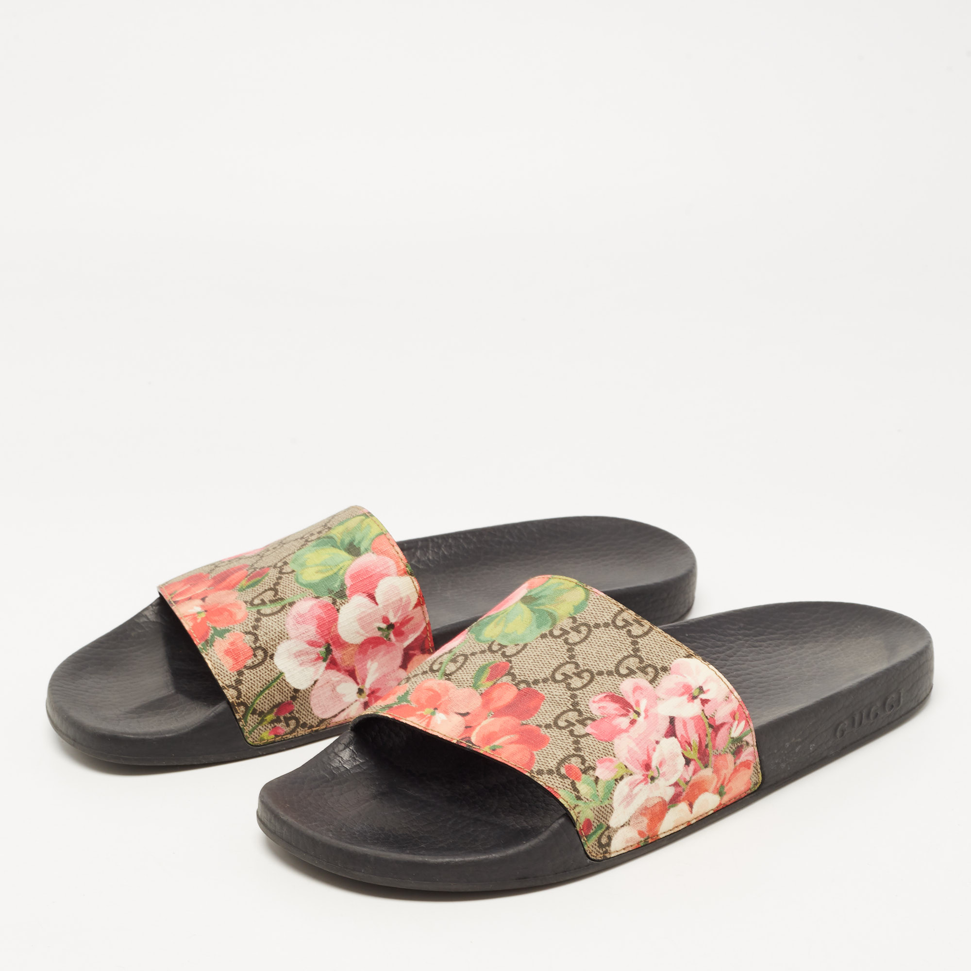 

Gucci Multicolor GG Supreme Blooms Canvas Slides Size