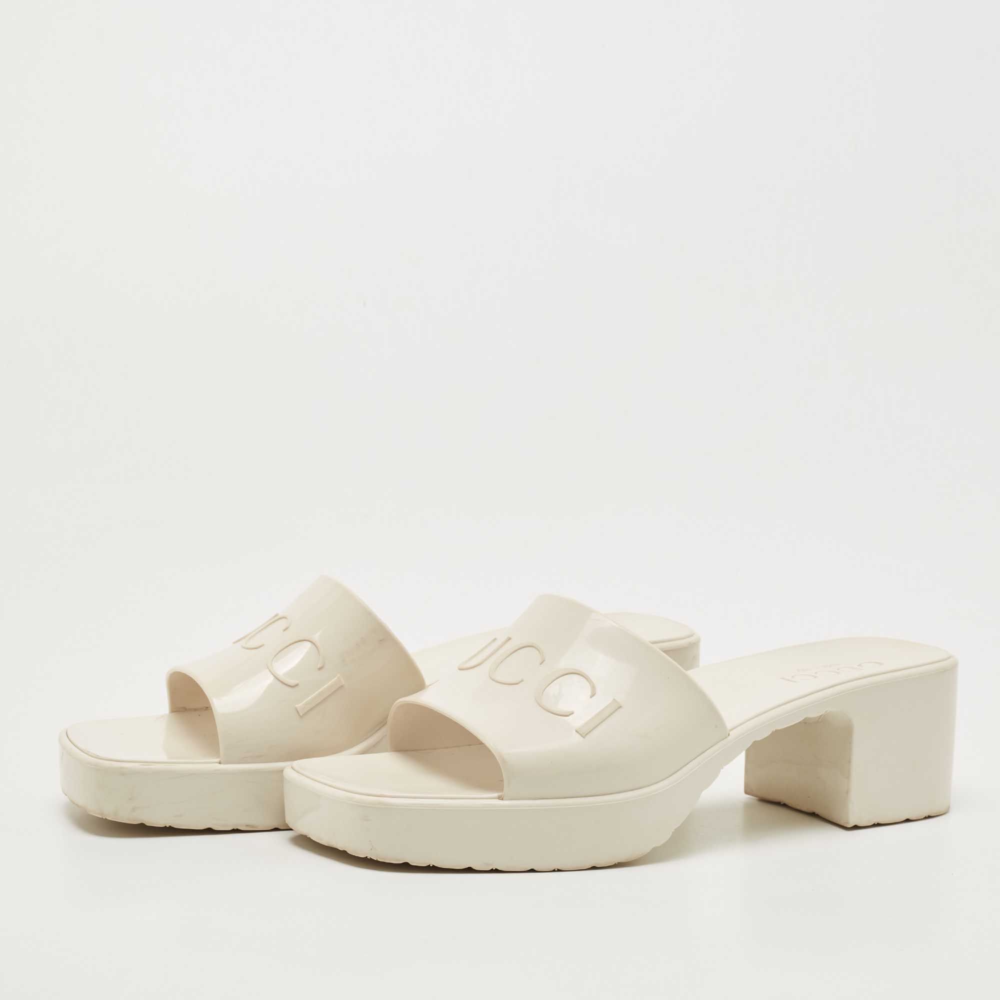 

Gucci White Rubber Logo Slides Size, Cream