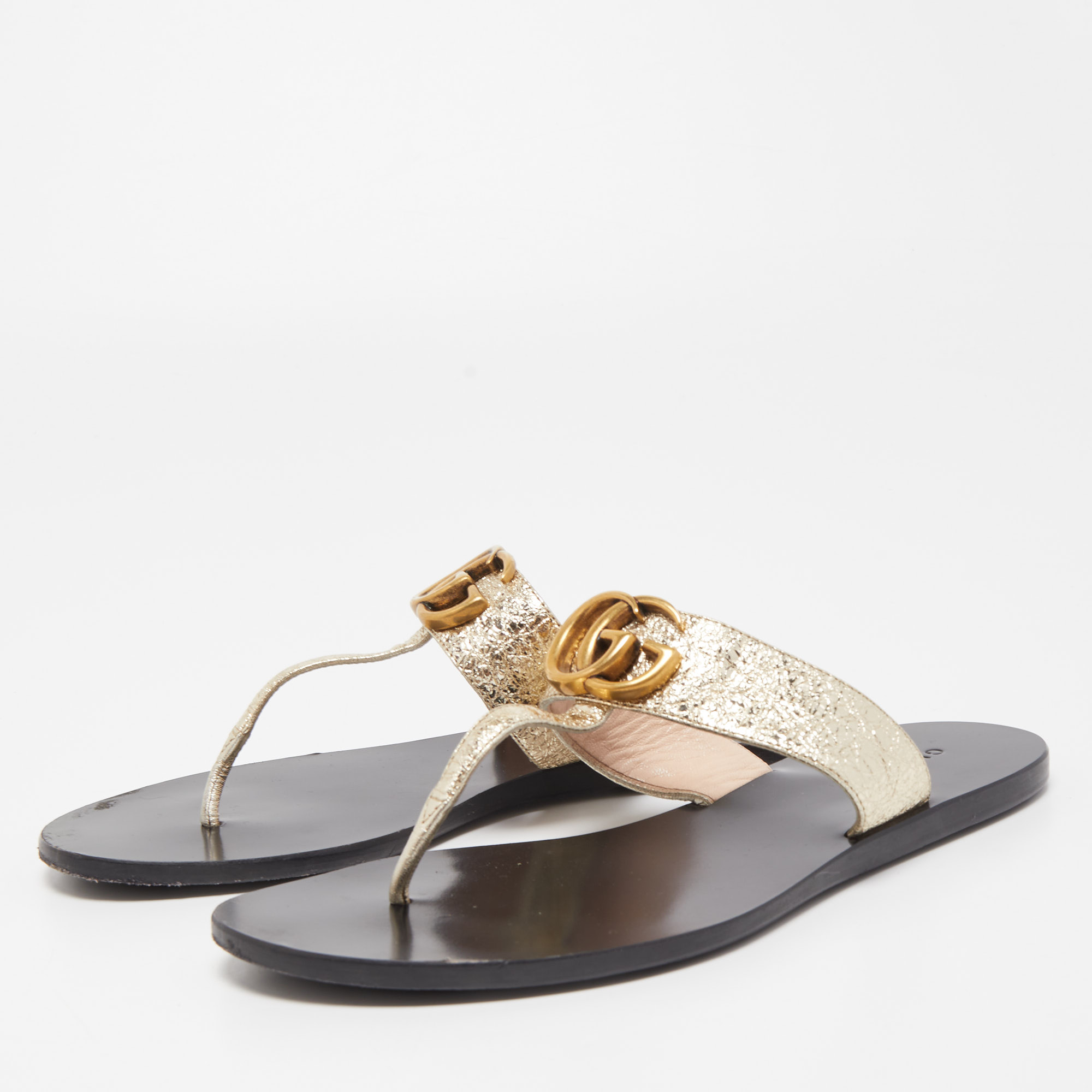 

Gucci Gold Leather GG Marmont Thong Flats Size
