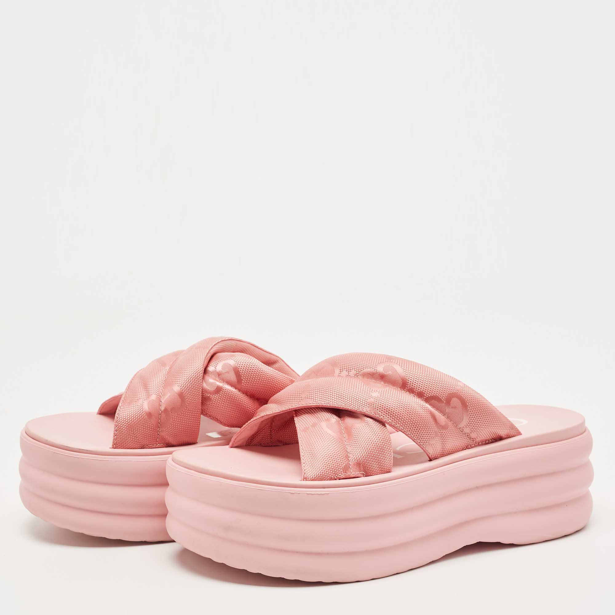

Gucci Pink GG Fabric Platform Slides Size