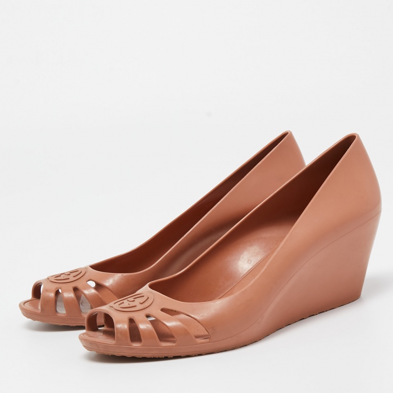 

Gucci Peach Rubber Marola Wedge Pumps Size, Beige