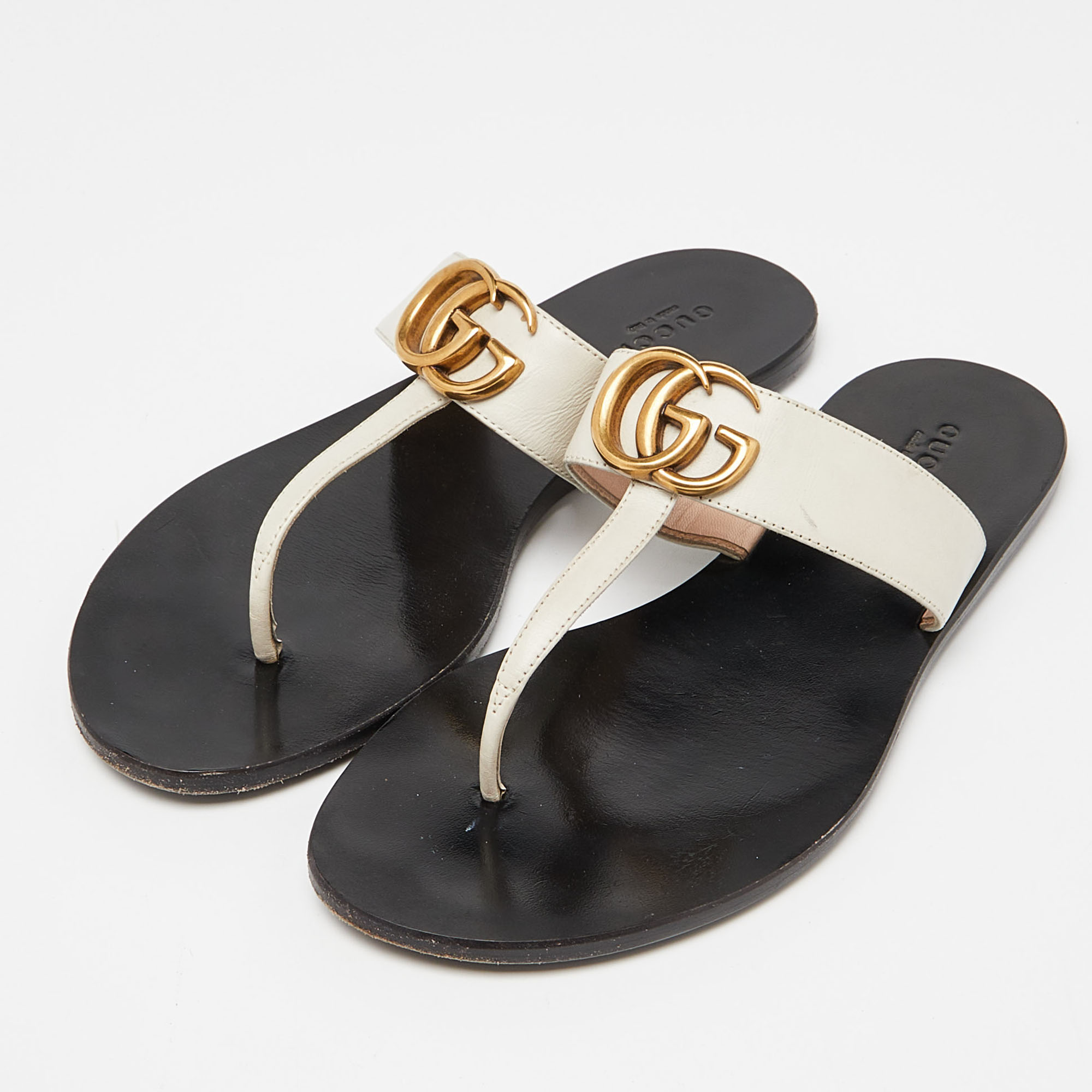 

Gucci Off White Leather GG Marmont Thong Flats Size