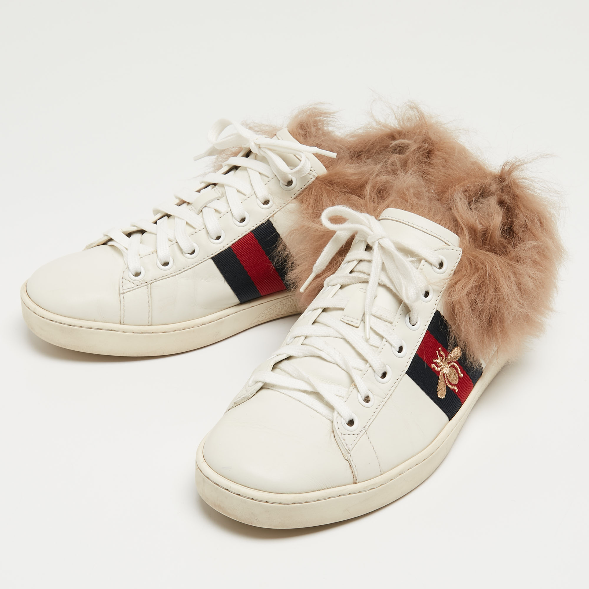 

Gucci White Leather and Fur Ace Embroidered Bee Low Top Sneakers Size