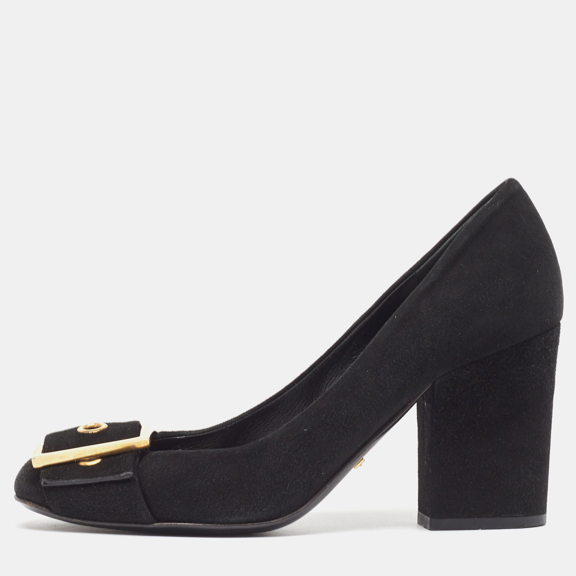 The fashion house's tradition of excellence coupled with modern design sensibilities works to make these Gucci black pumps a fabulous choice. Theyll help you deliver a chic look with ease.
