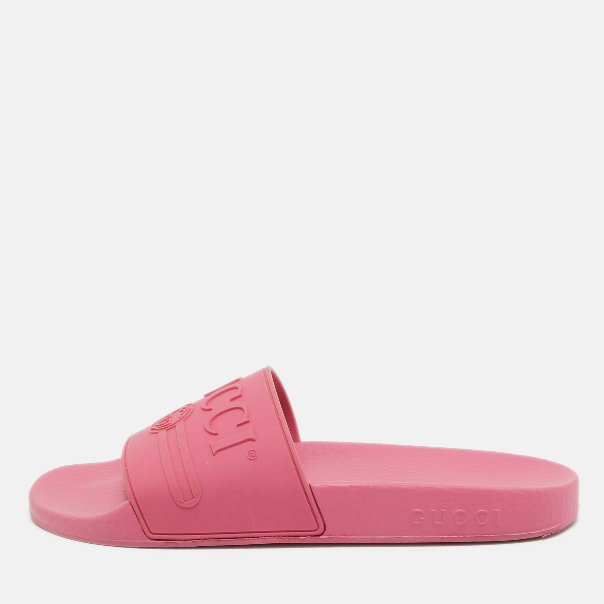 

Gucci Pink Rubber Interlocking Logo Slides Size