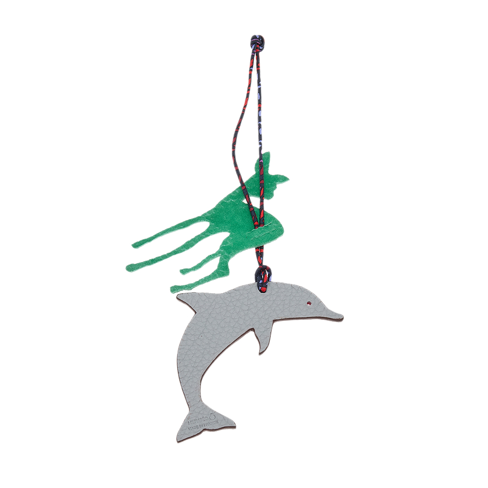 

Hermes Rose Tyrien/Gris Mouette Petit H Dolphin Charm, Multicolor