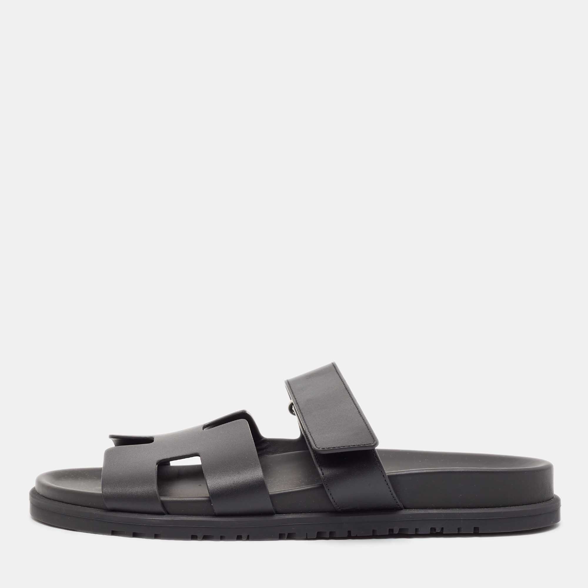 

Hermès Black Leather Chypre Flat Sandals