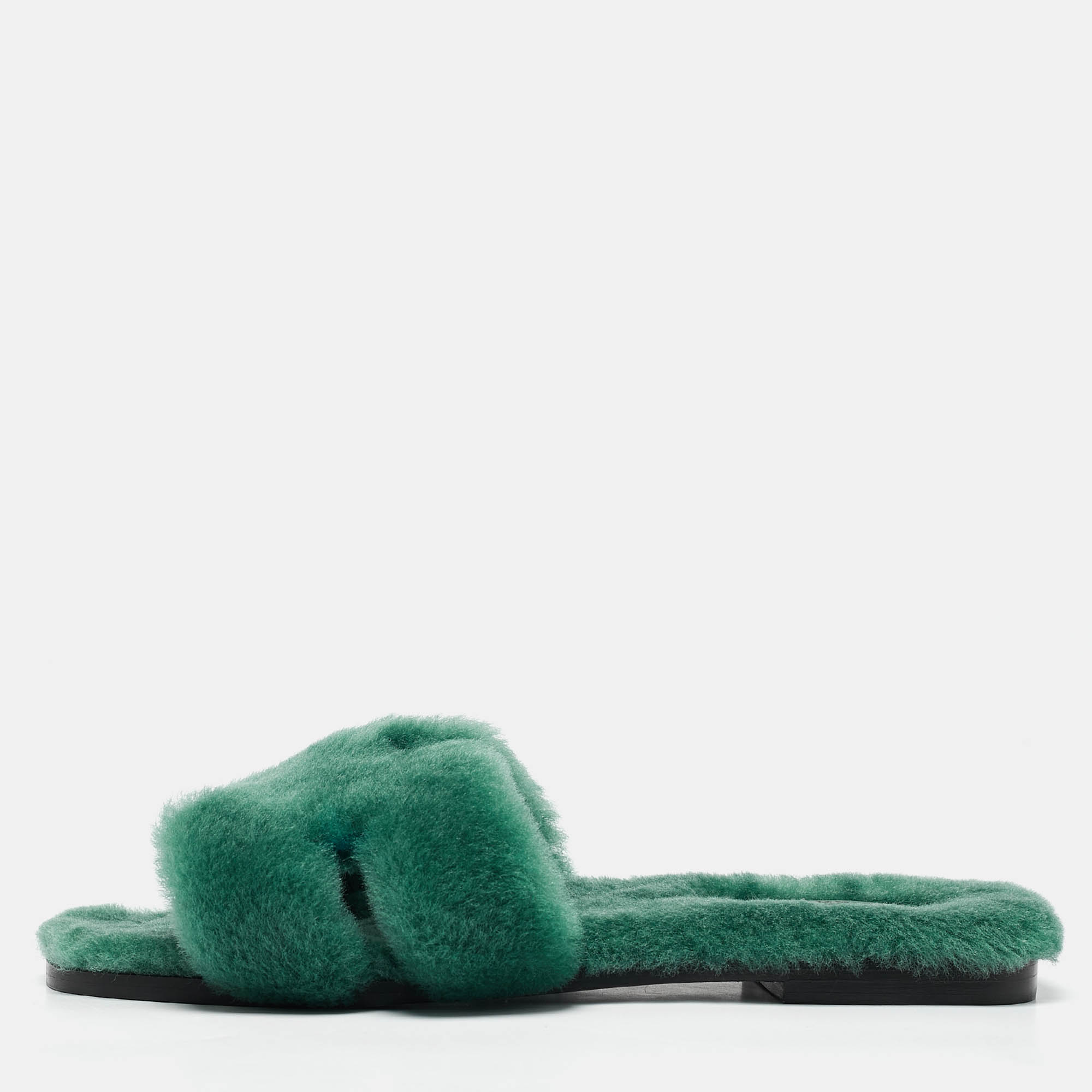 

Hermès Green Shearling Fur Oran Flat Slides Size