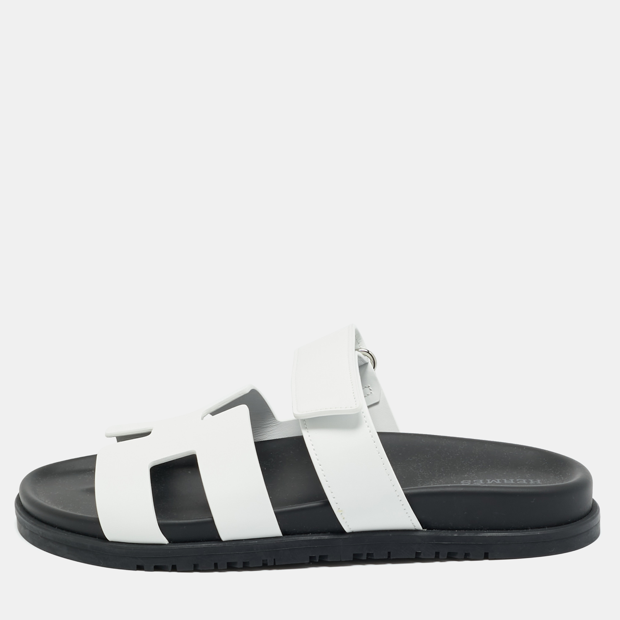 Click to view more detailed imagery on our partner's website Pre-owned Hermes Hermès Chypre Size 38.5 White Leather Flat Sandals