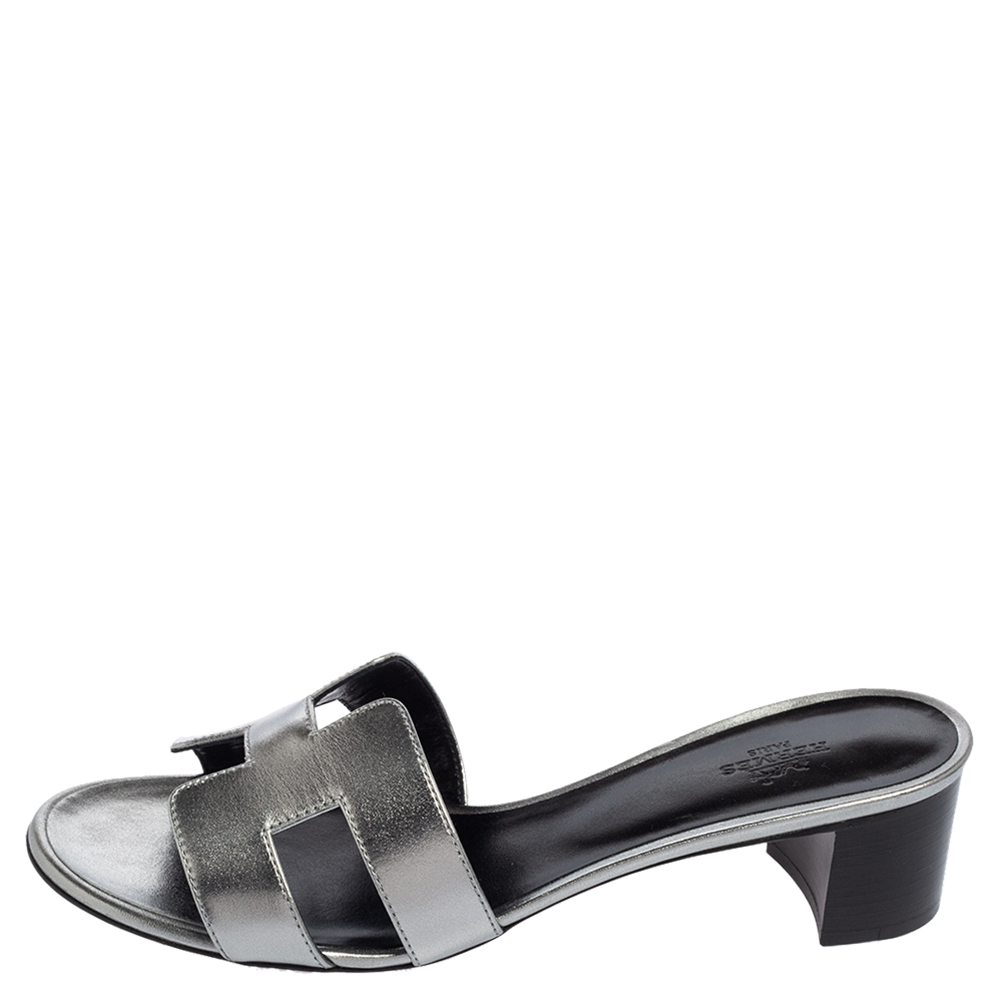 

Hermés Metallic Grey Leather Oasis Slide Sandals Size