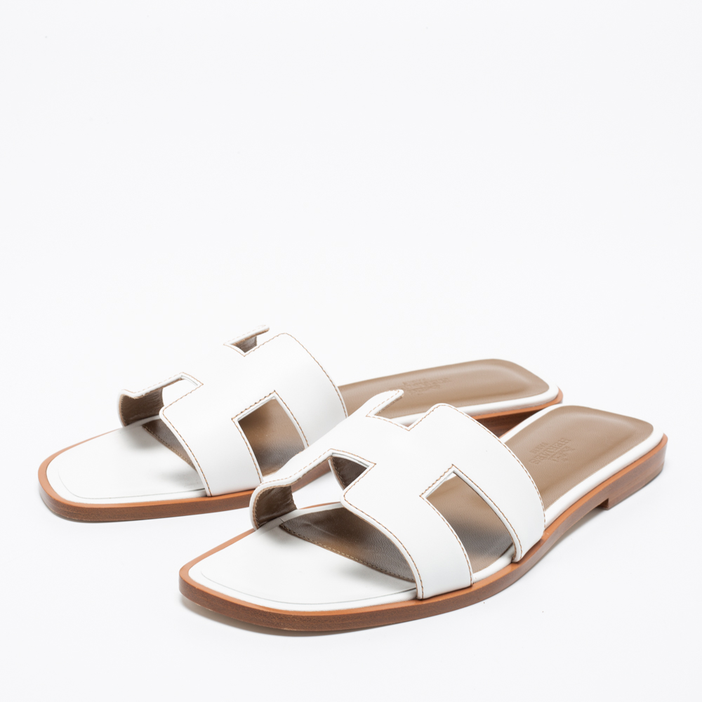 

Hermes White Leather Oran Flats Sandals Size