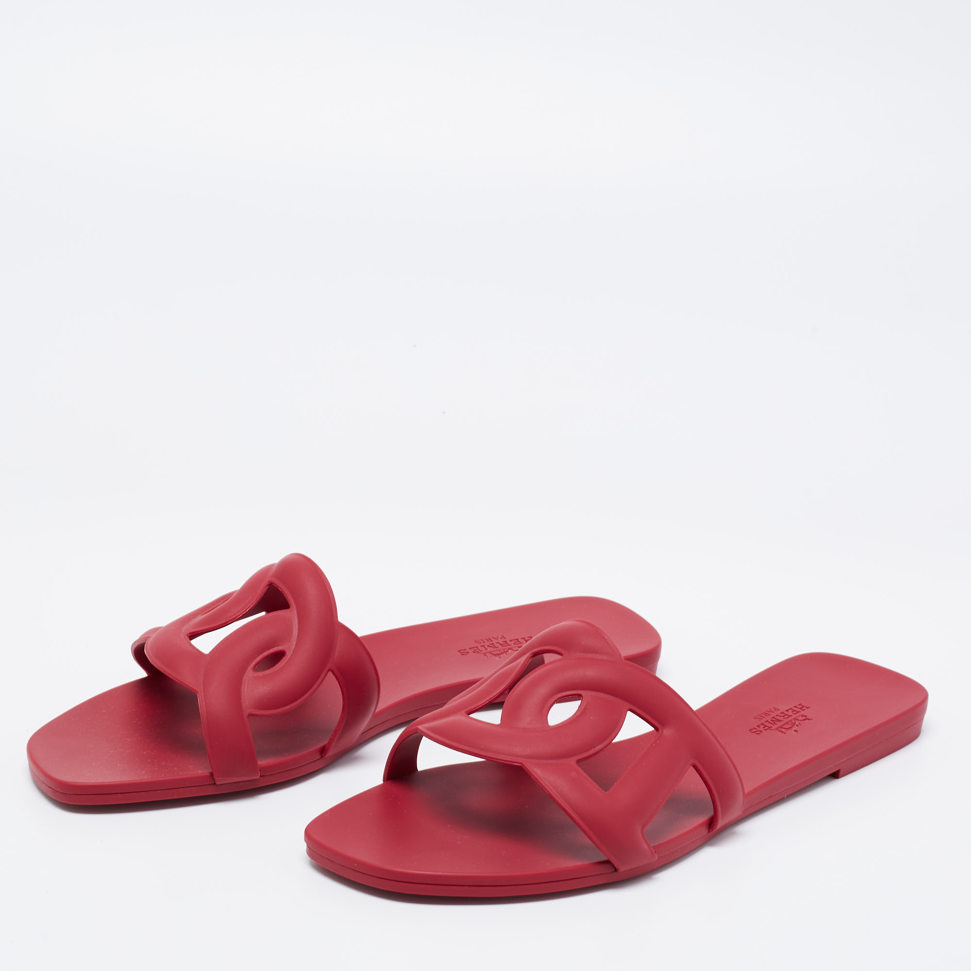 

Hermes Burgundy Rubber Aloha Flat Slides Size