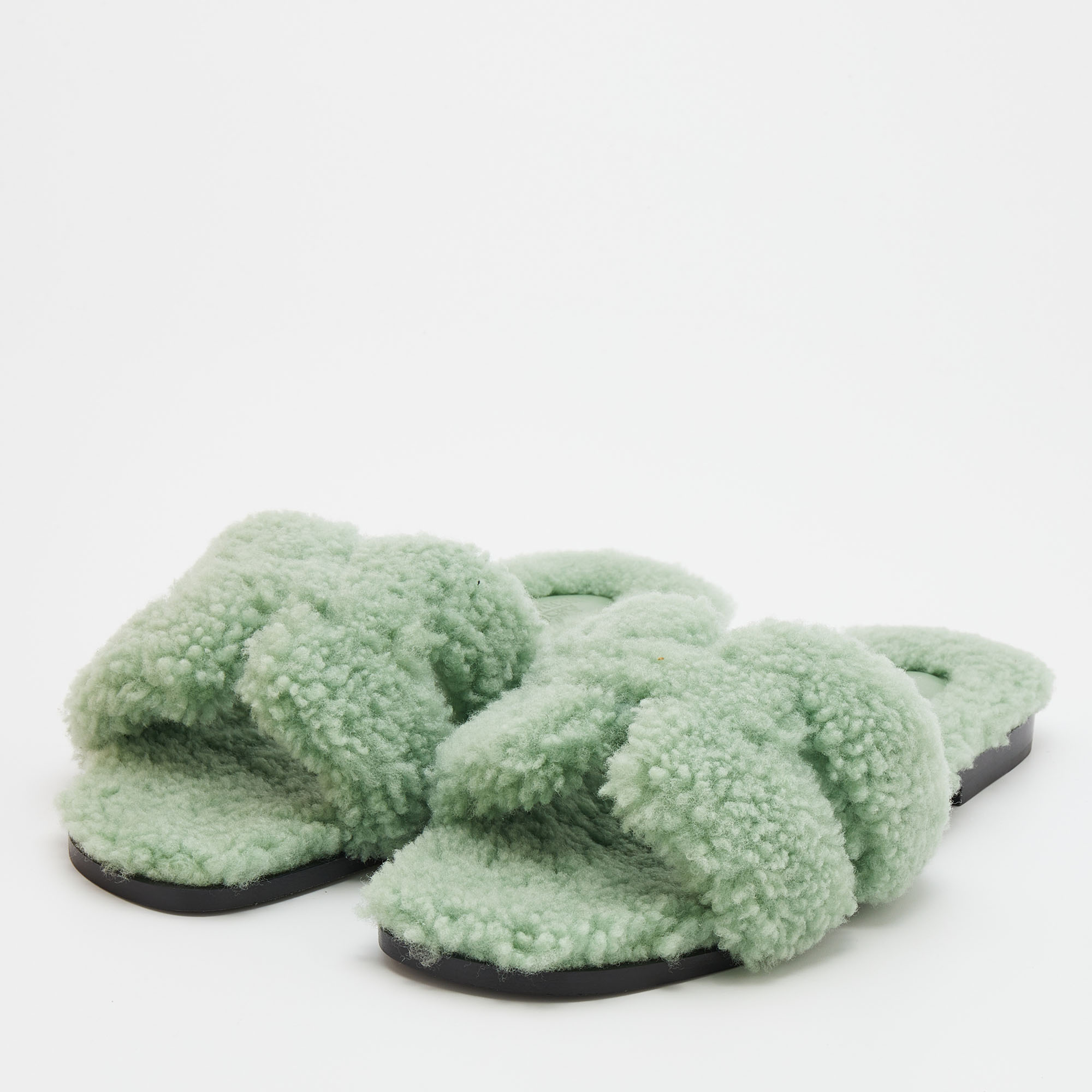 

Hermes Mint Green Shearling Fur Oran Flat Sandals Size