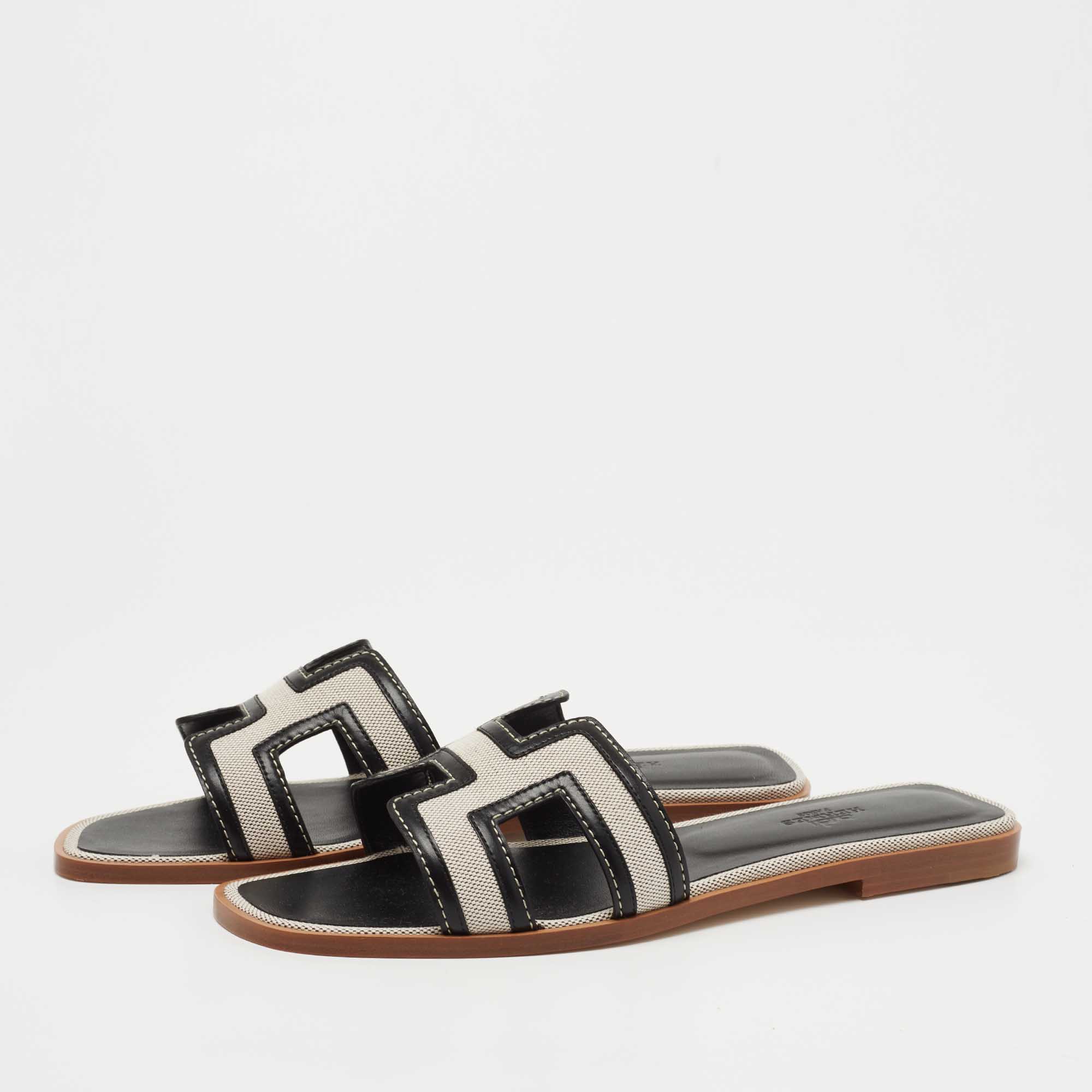 

Hermes Black/Beige Leather and Canvas Oran Sandals Size