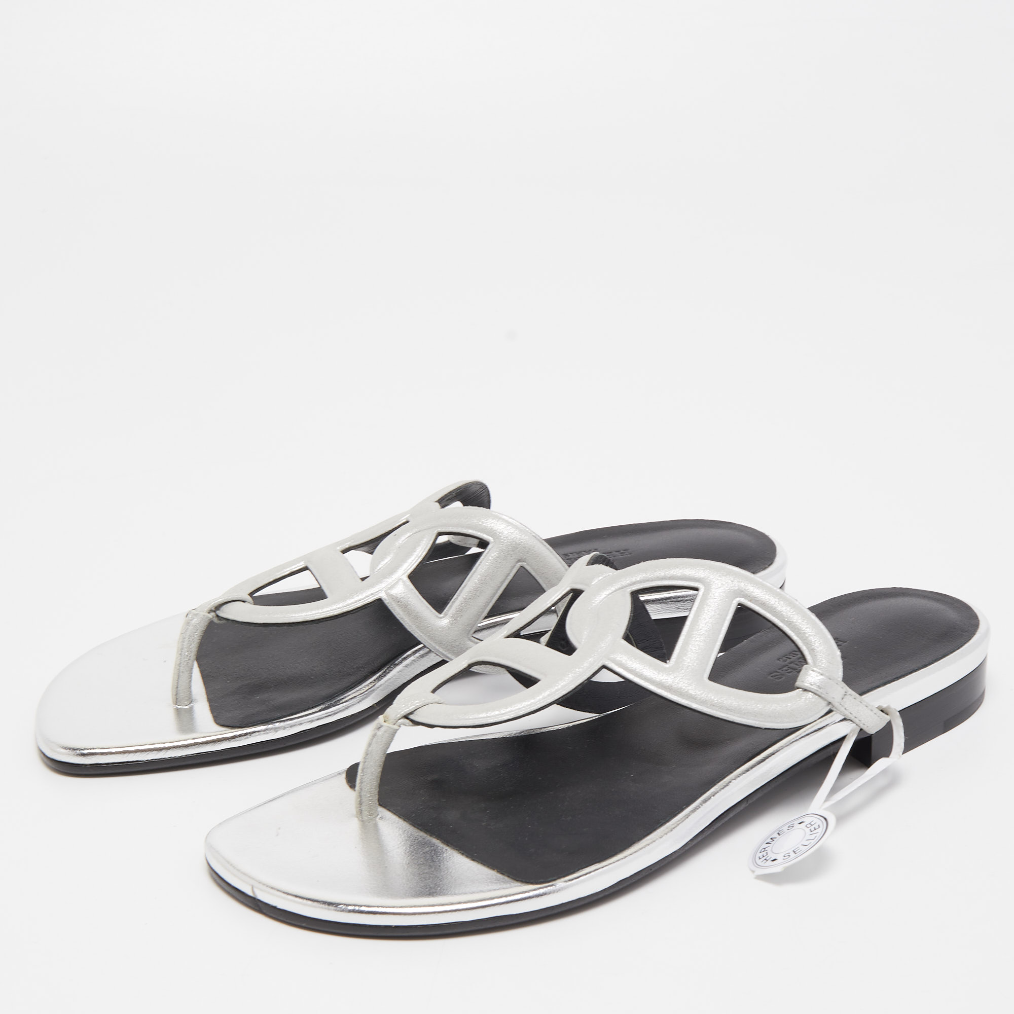 

Hermes Metallic Grey Laminated Suede Beach Flat Slides Size