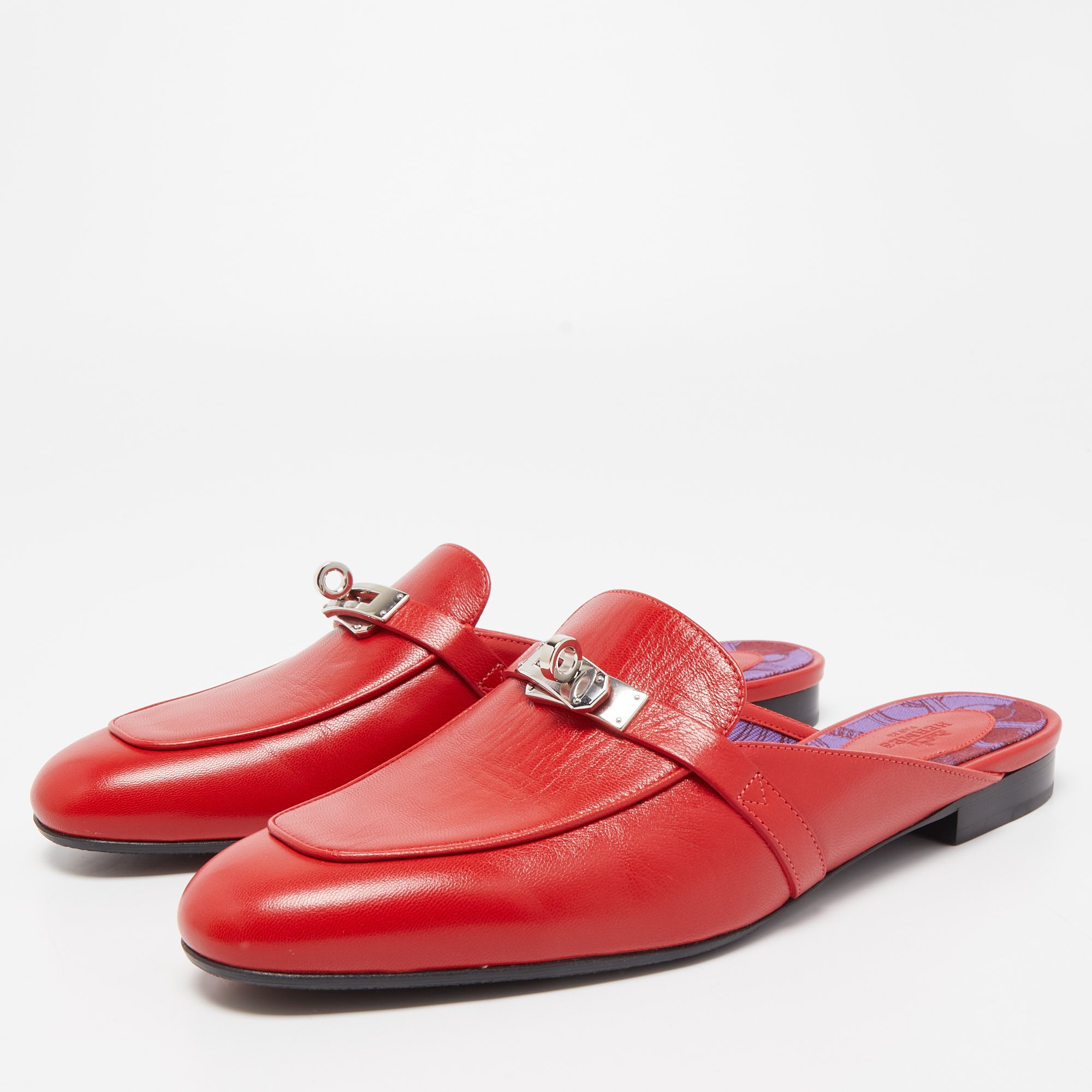 

Hermes Red Leather Oz Flat Mules Size