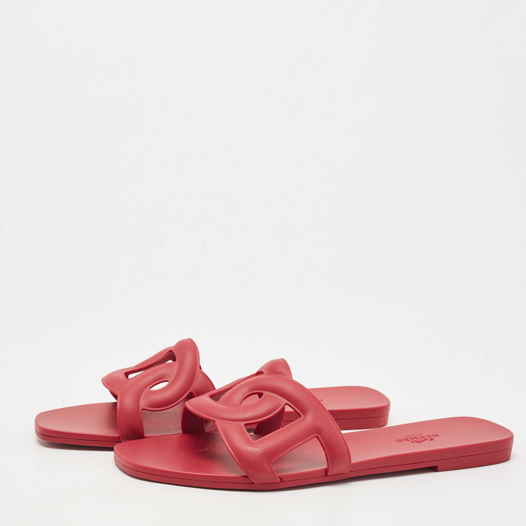 

Hermes Red Rubber Omaha Flat Slides Size