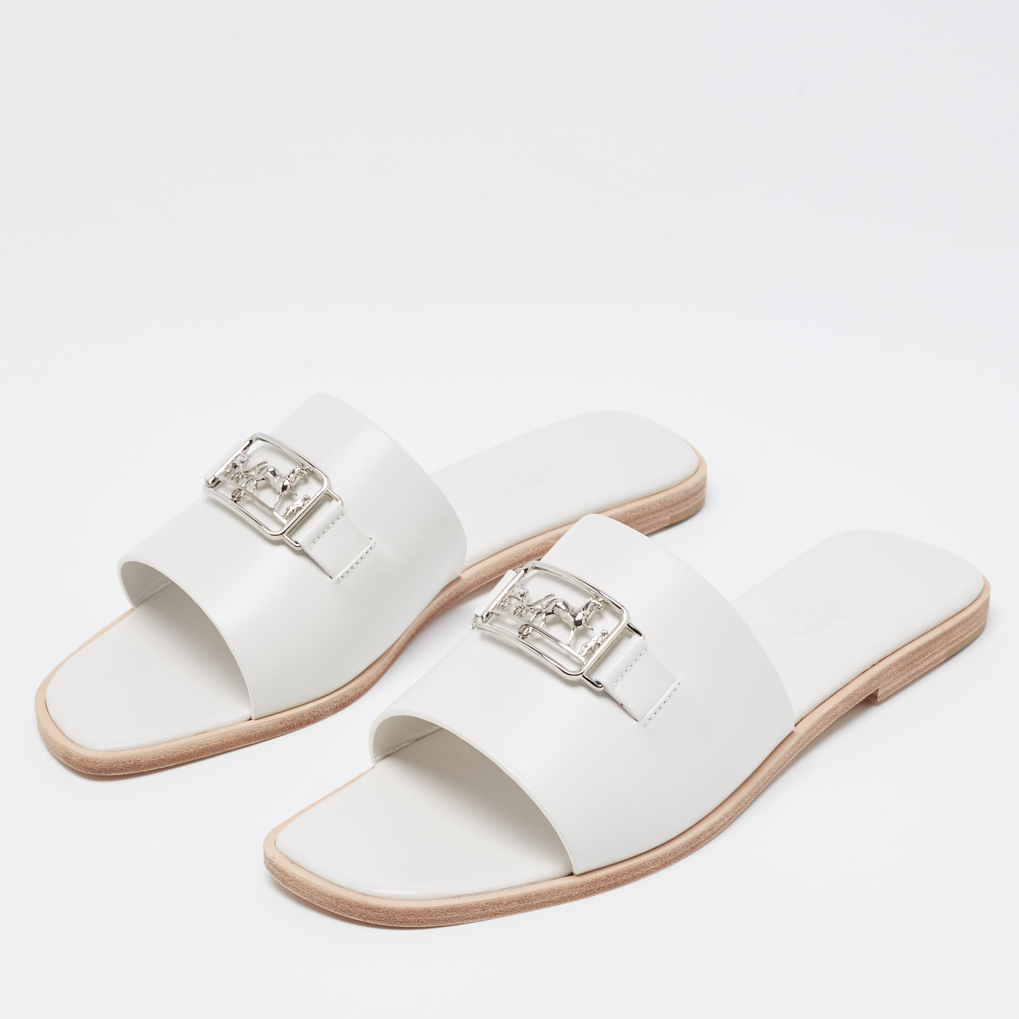 

Hermes White Leather Villa Flat Slides Size