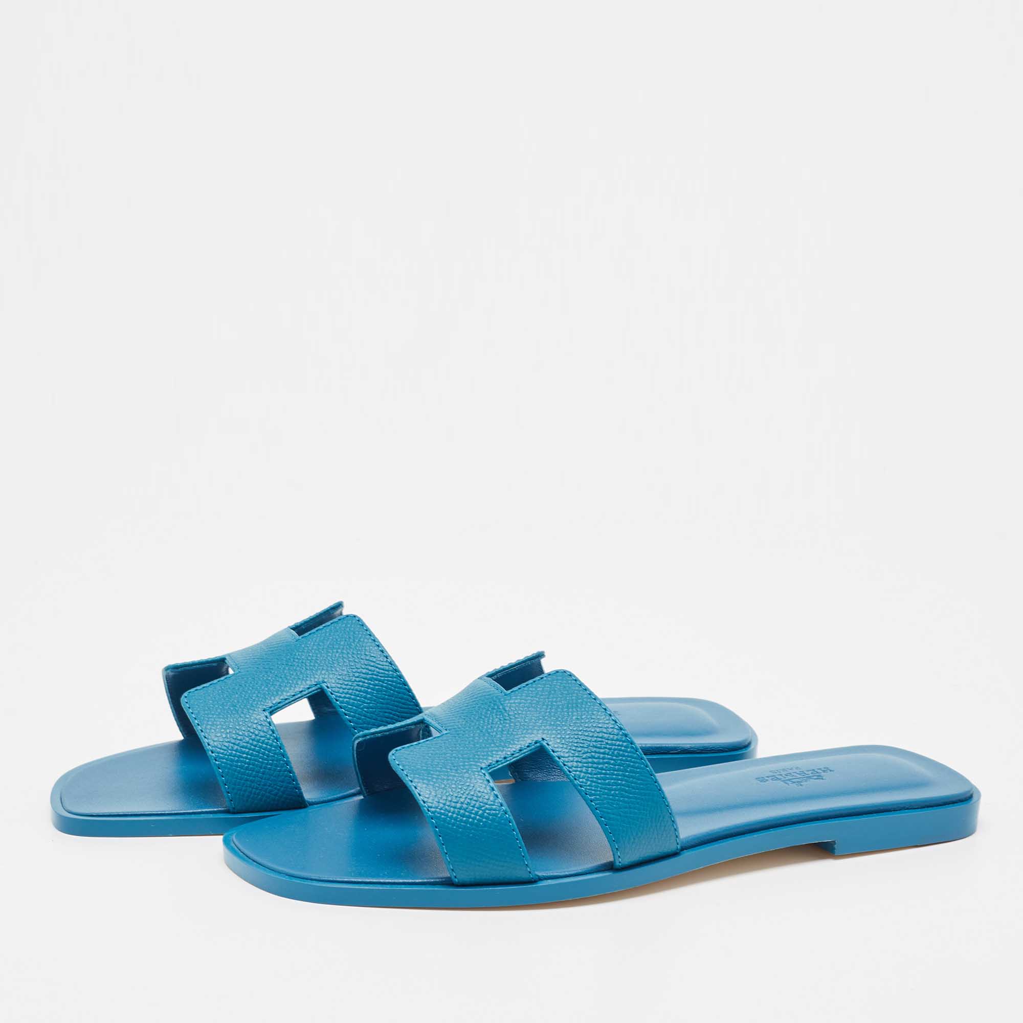 

Hermes Blue Leather Oran Flat Slides Size
