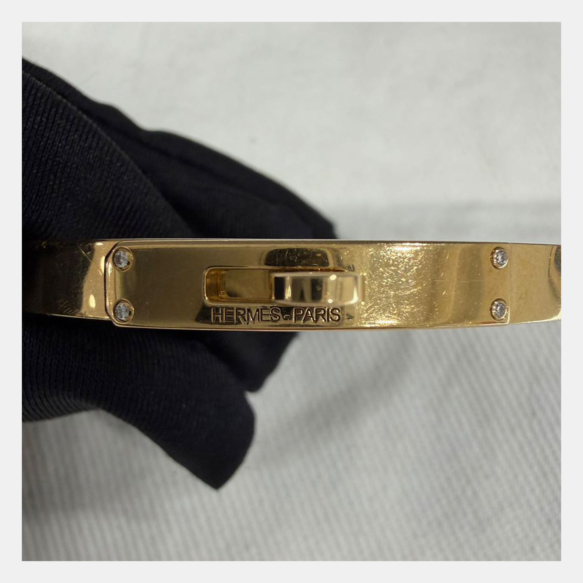 

Hermes Kelly 18K Yellow Gold Diamond Bangle