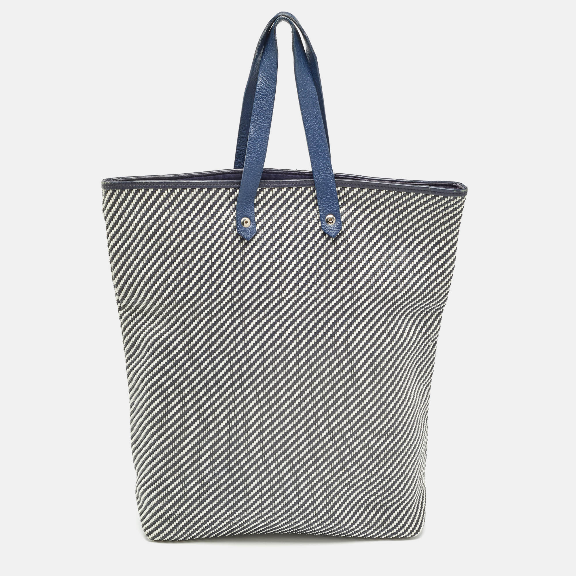 

Hermès Blue/White Woven Leather Ahmedabad Diego Tote, Navy blue