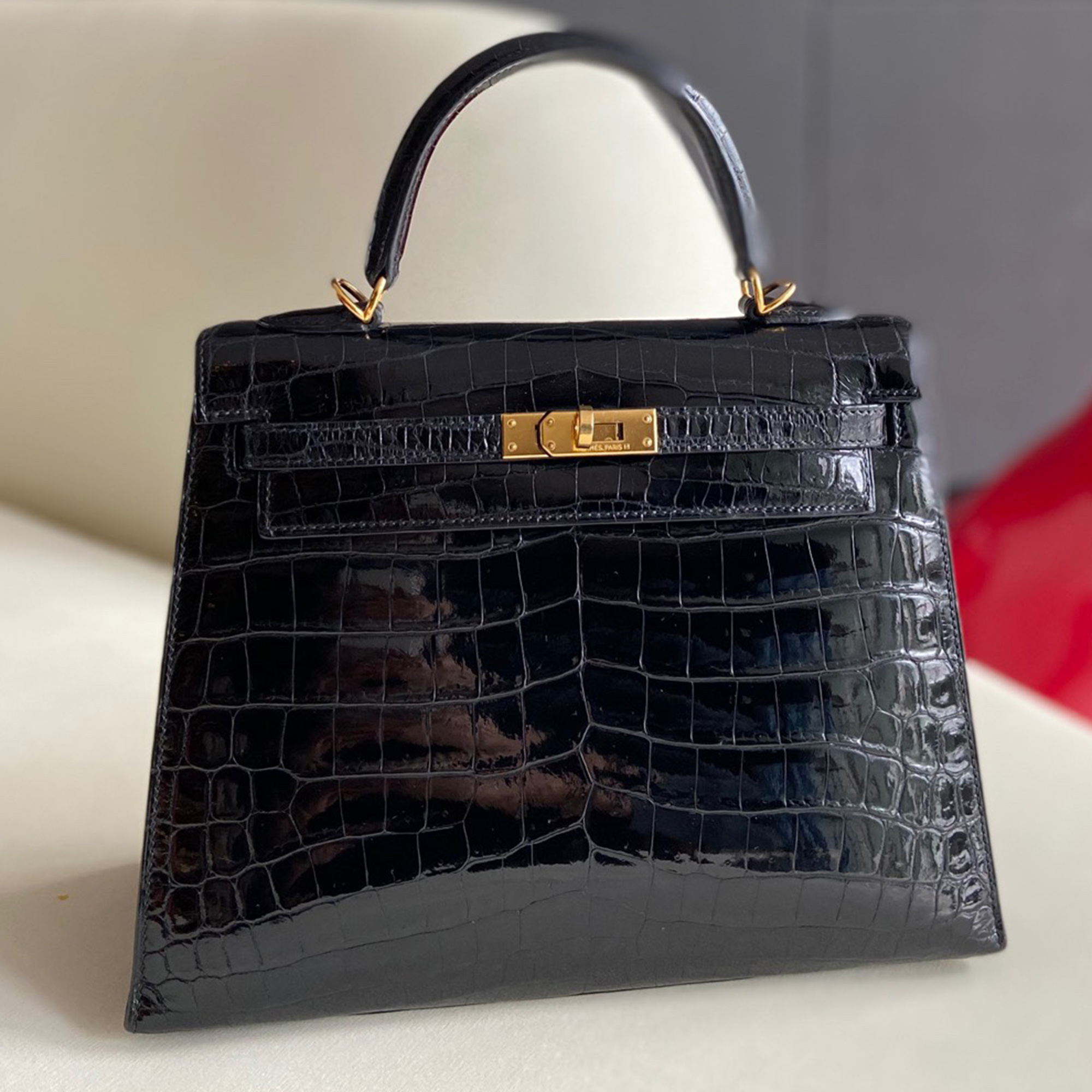

Hermes Black Shiny Crocodile Leather Kelly 25 Top Handle Bag