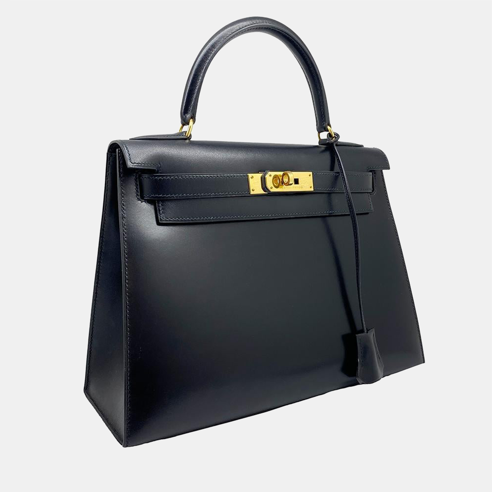 

Hermes Kelly 28 outer sewing box calf black gold metal fittings Y0 stamped (1995) with strap beautiful product popular difficult to obtain ladies' men's