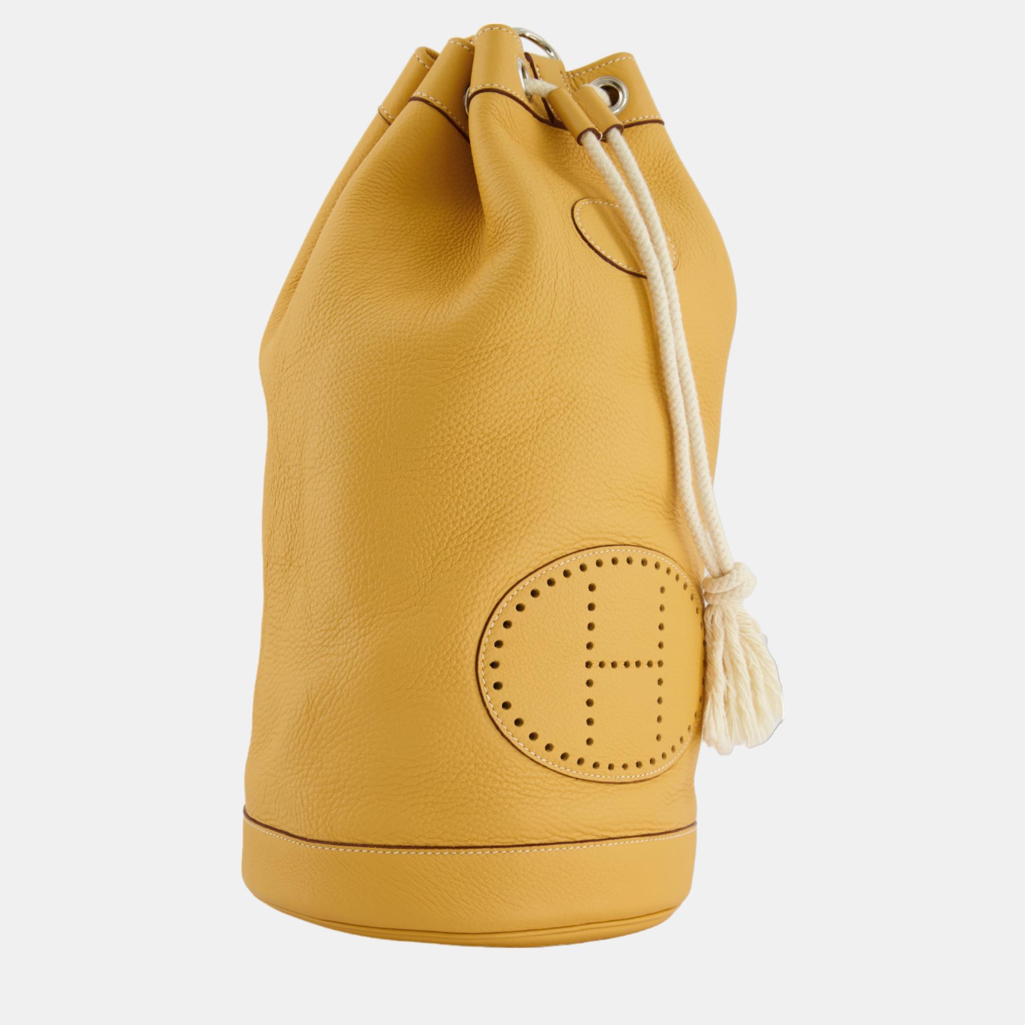 

Hermes Lunch Drawstring Shoulder Bag in Jaune Clemence Leather with Palladium Hardware, Beige