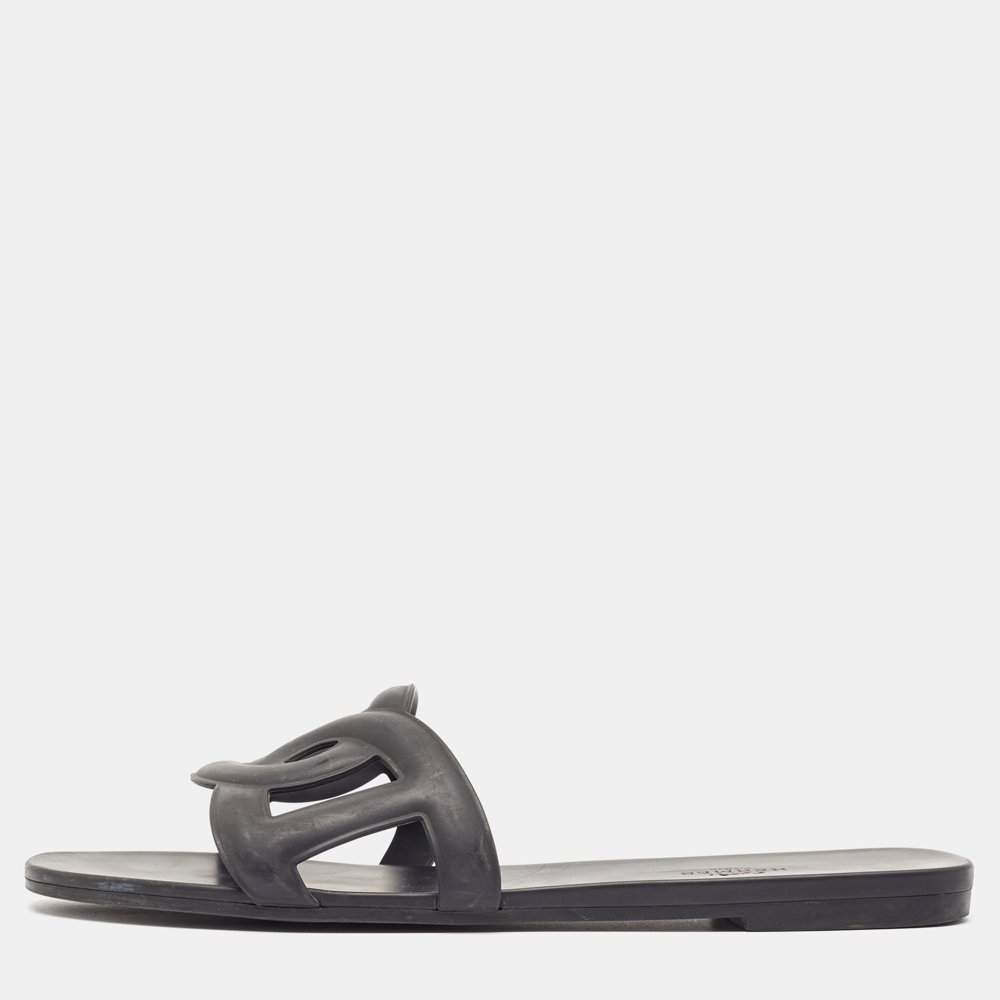 

Hermes Black Rubber Aloha Flat Slides Size